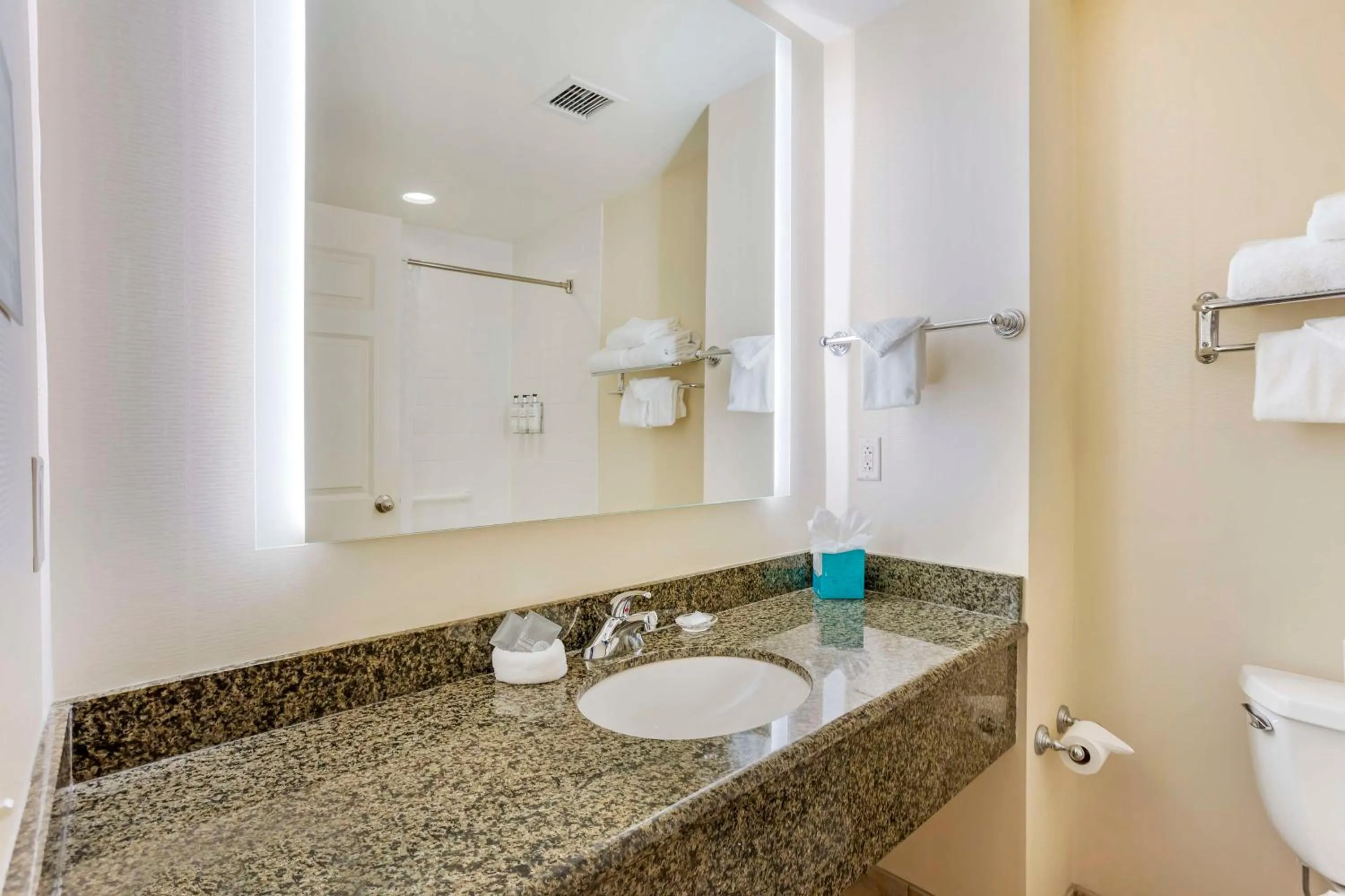 Bedroom in Best Western Plus - King of Prussia