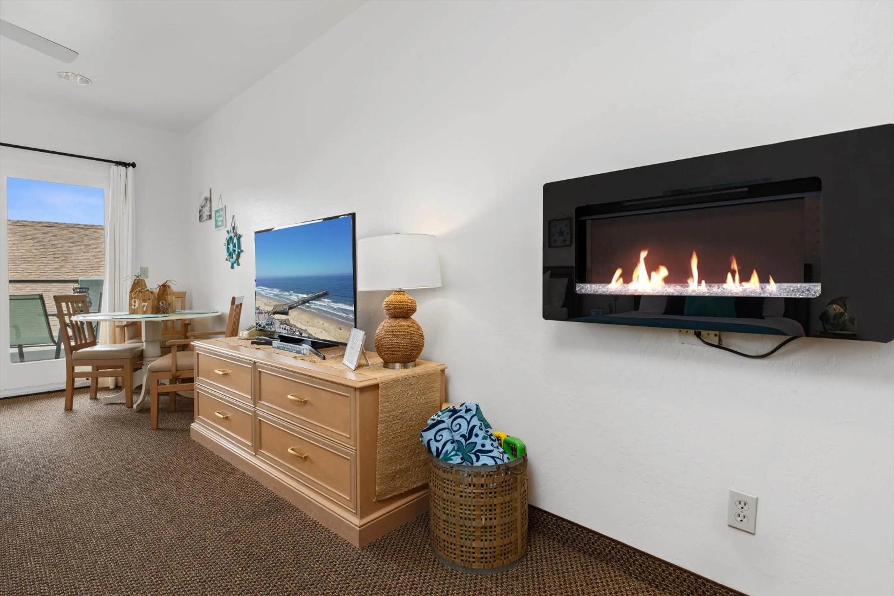 TV and multimedia in Beach House Inn & Suites