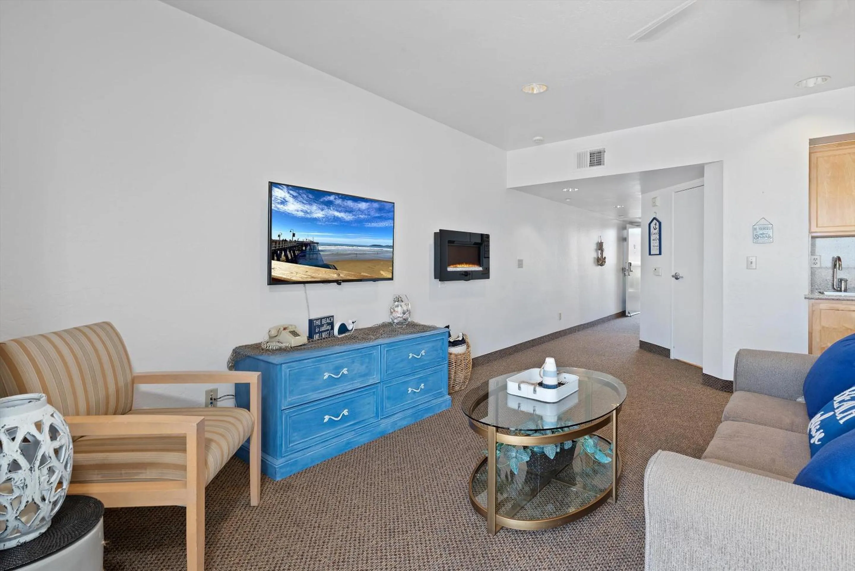 TV and multimedia in Beach House Inn & Suites