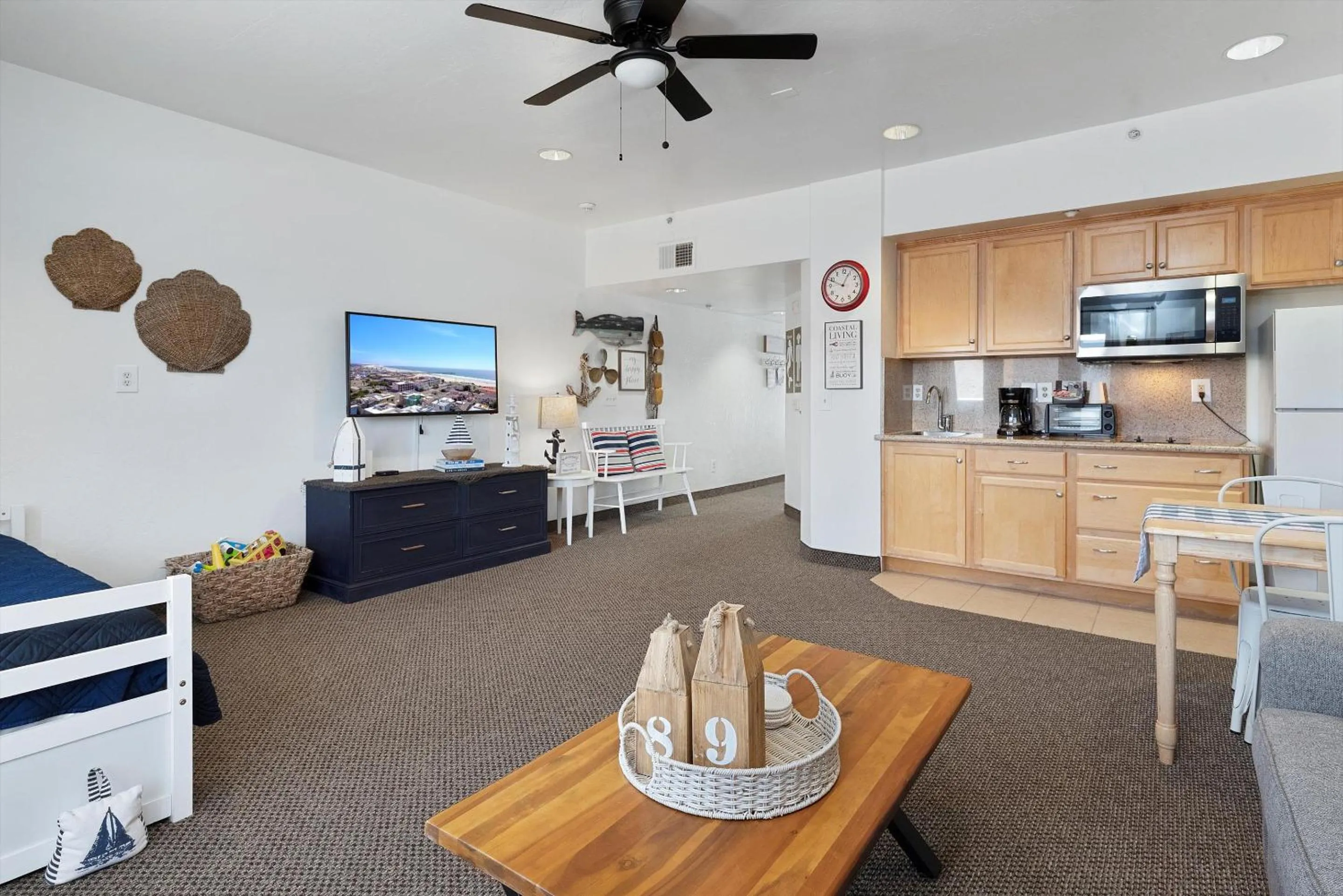 TV and multimedia in Beach House Inn & Suites