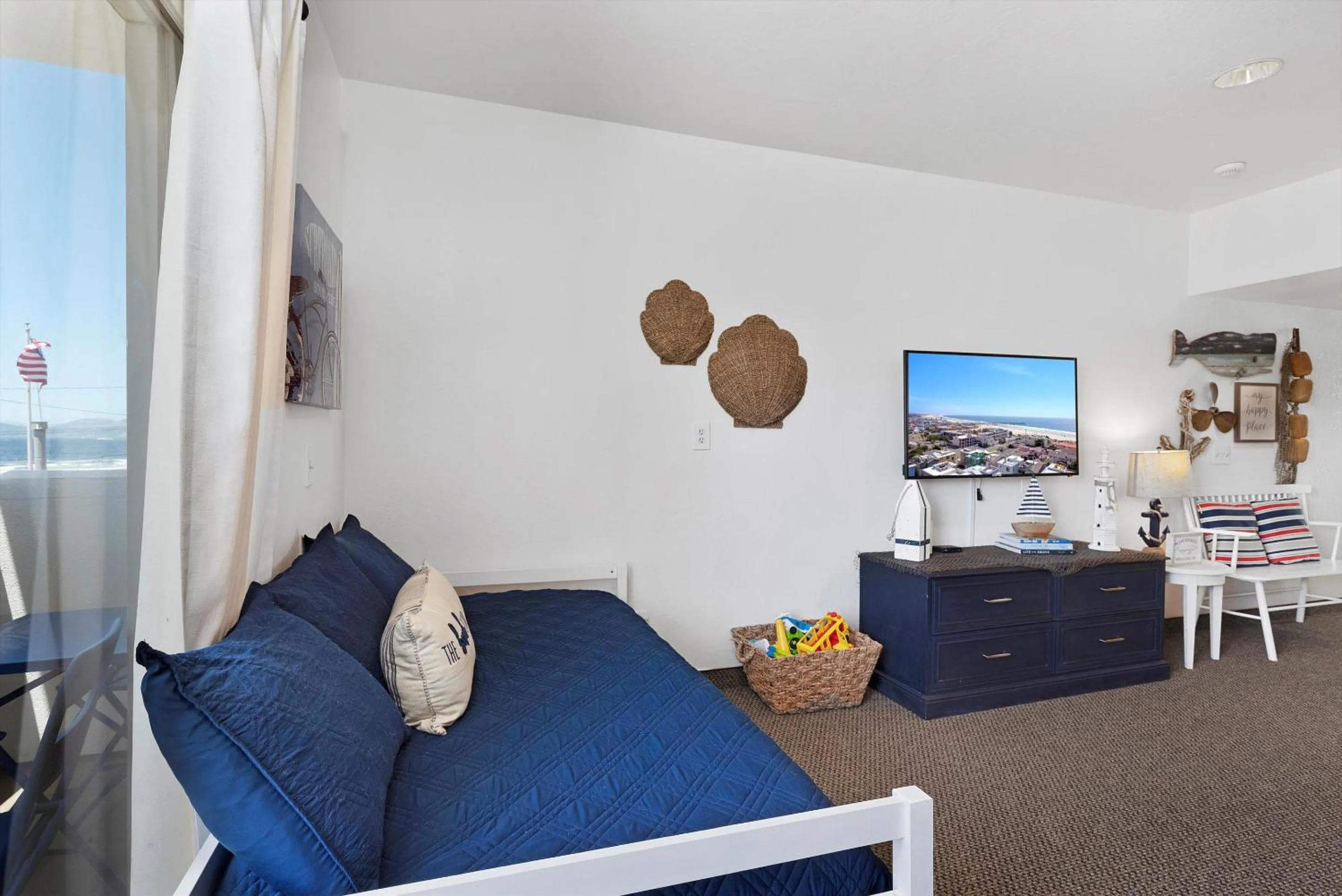 TV and multimedia in Beach House Inn & Suites