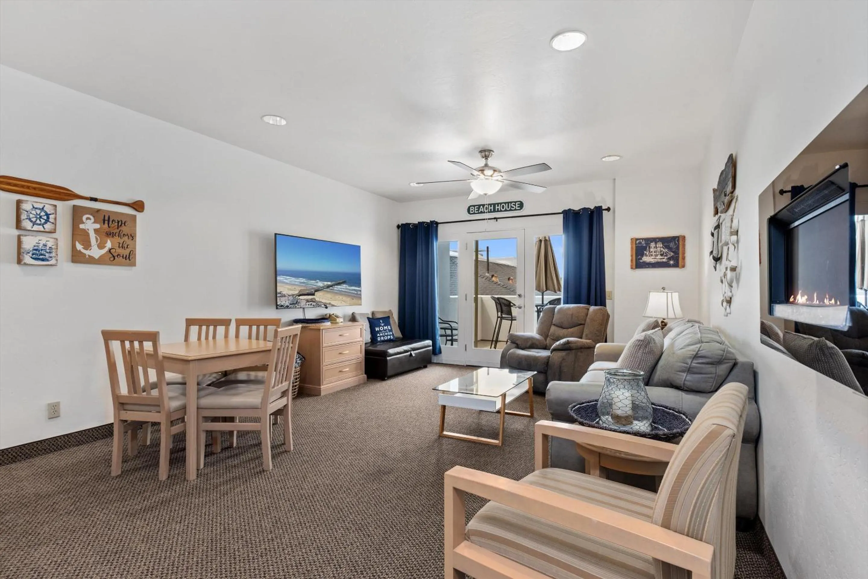 Living room in Beach House Inn & Suites