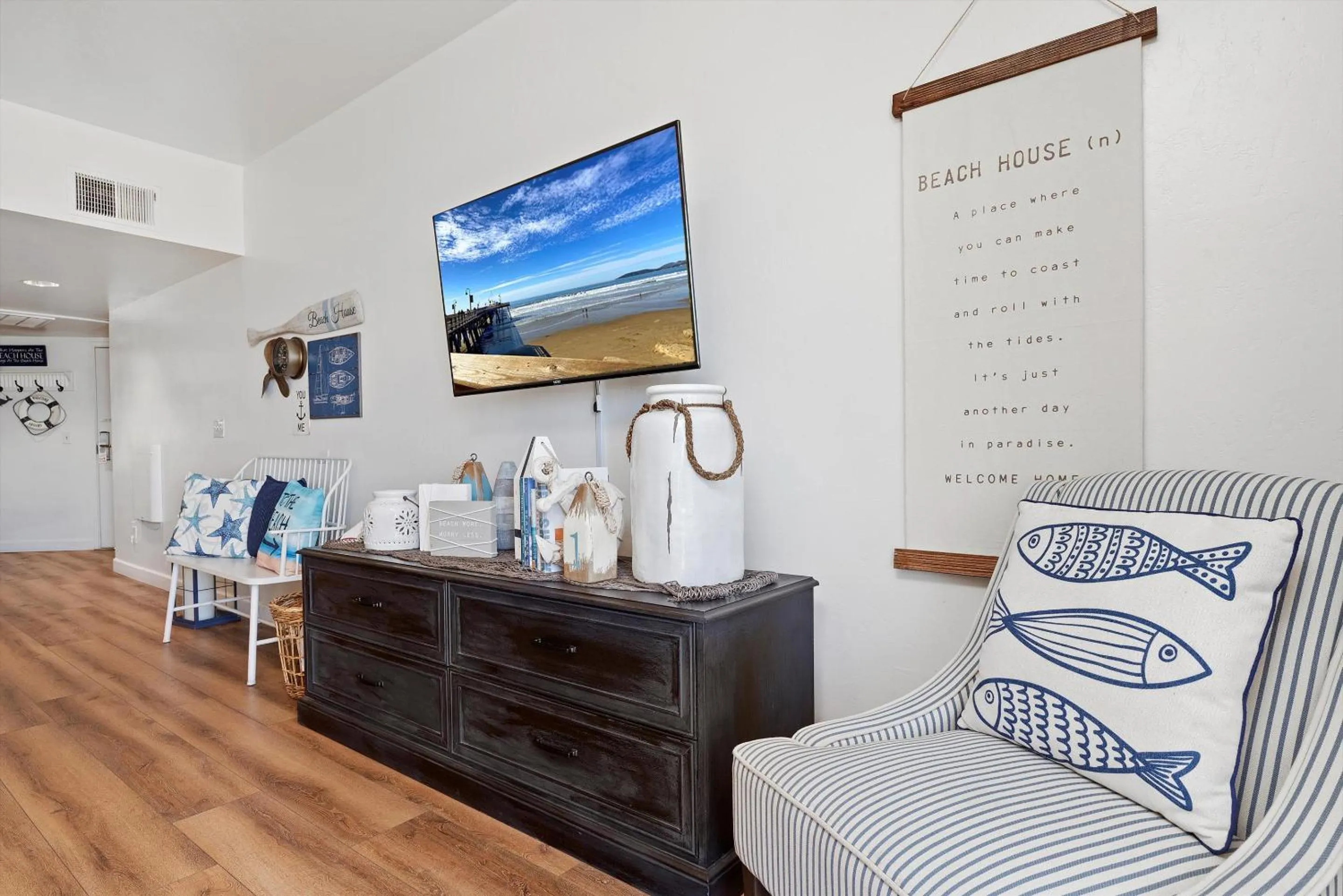 TV and multimedia in Beach House Inn & Suites