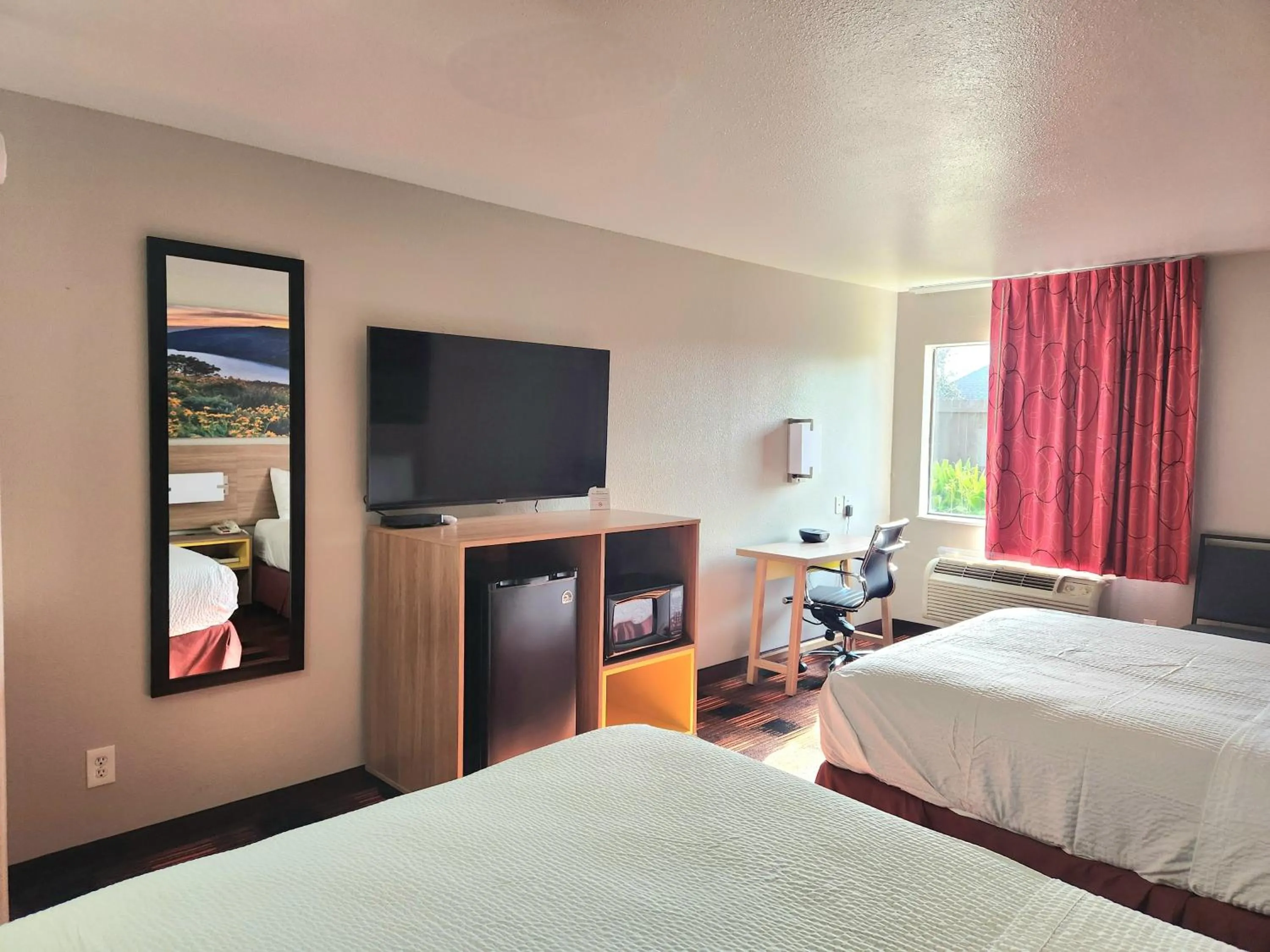 Bedroom, Bed in Days Inn by Wyndham Lumberton