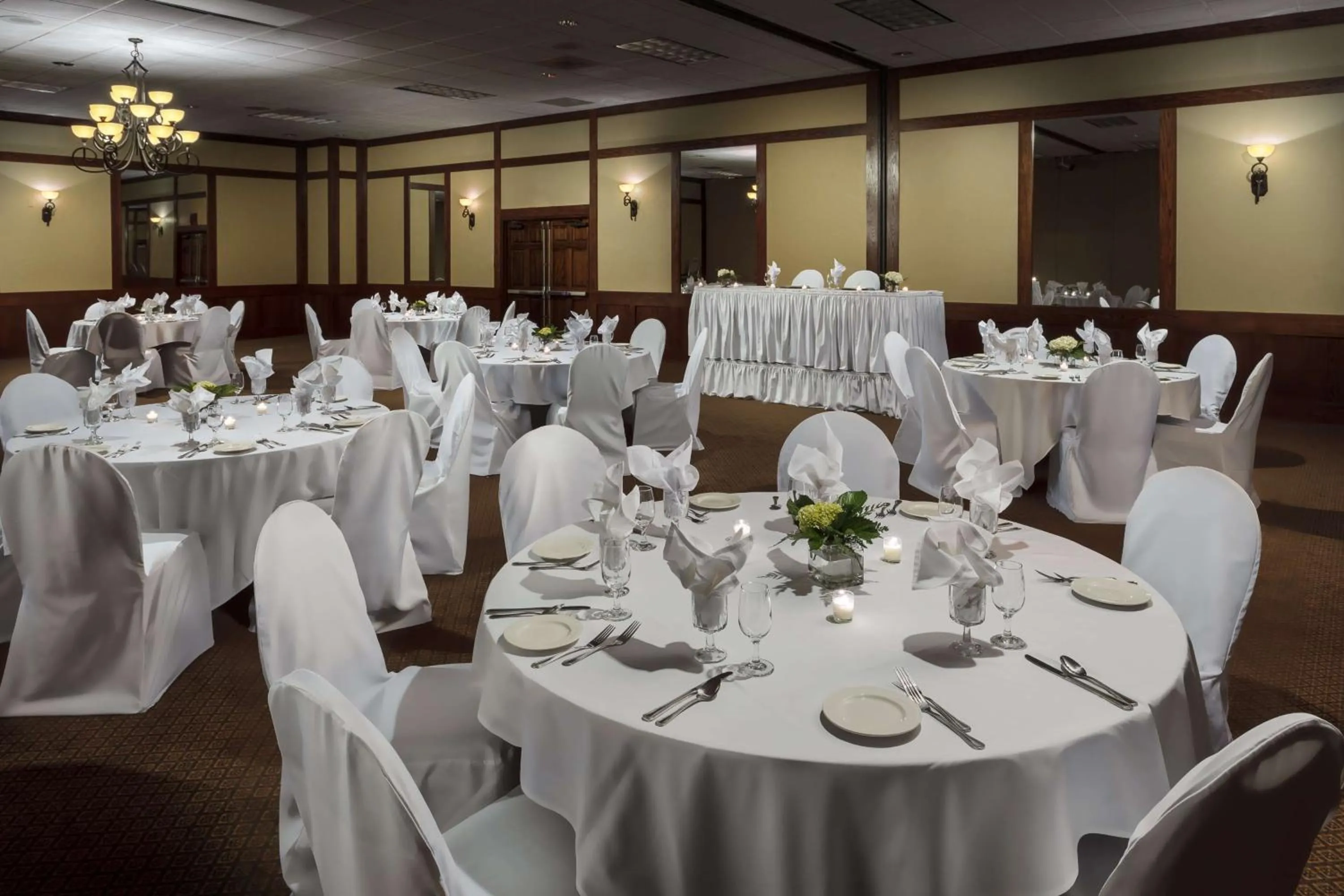 Meeting/conference room in Roosevelt Grand Dakota SureStay Collection by Best Western