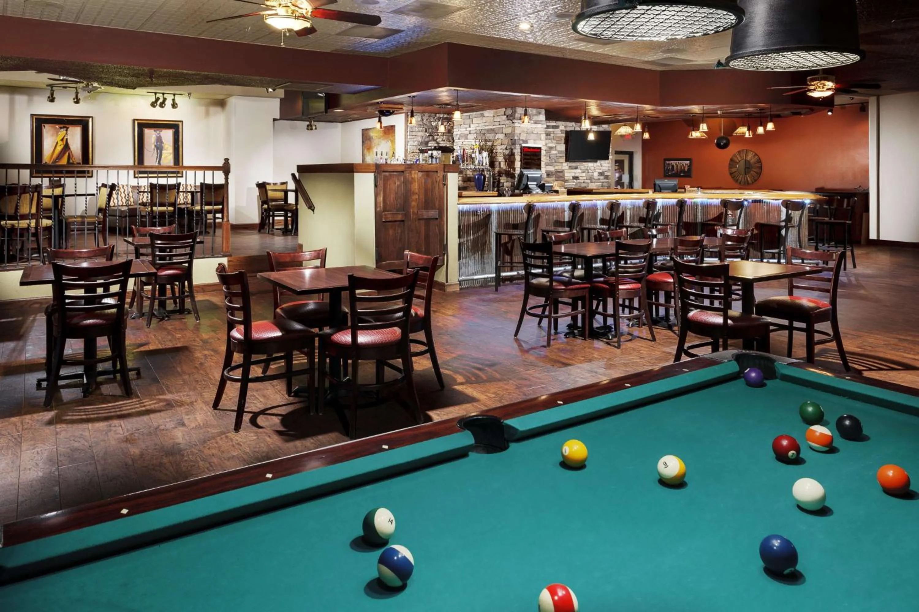 Lounge or bar in Roosevelt Grand Dakota SureStay Collection by Best Western