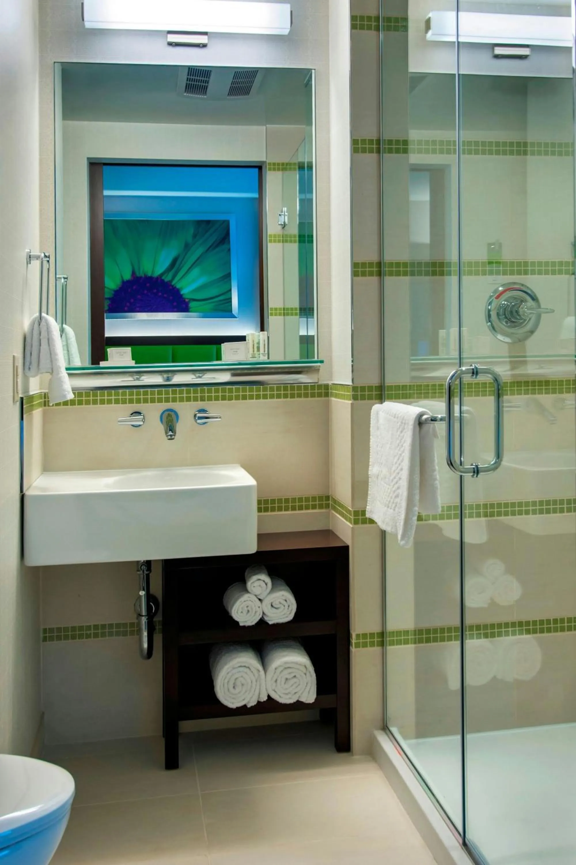 Bathroom in SpringHill Suites by Marriott New York Midtown Manhattan/Fifth Avenue