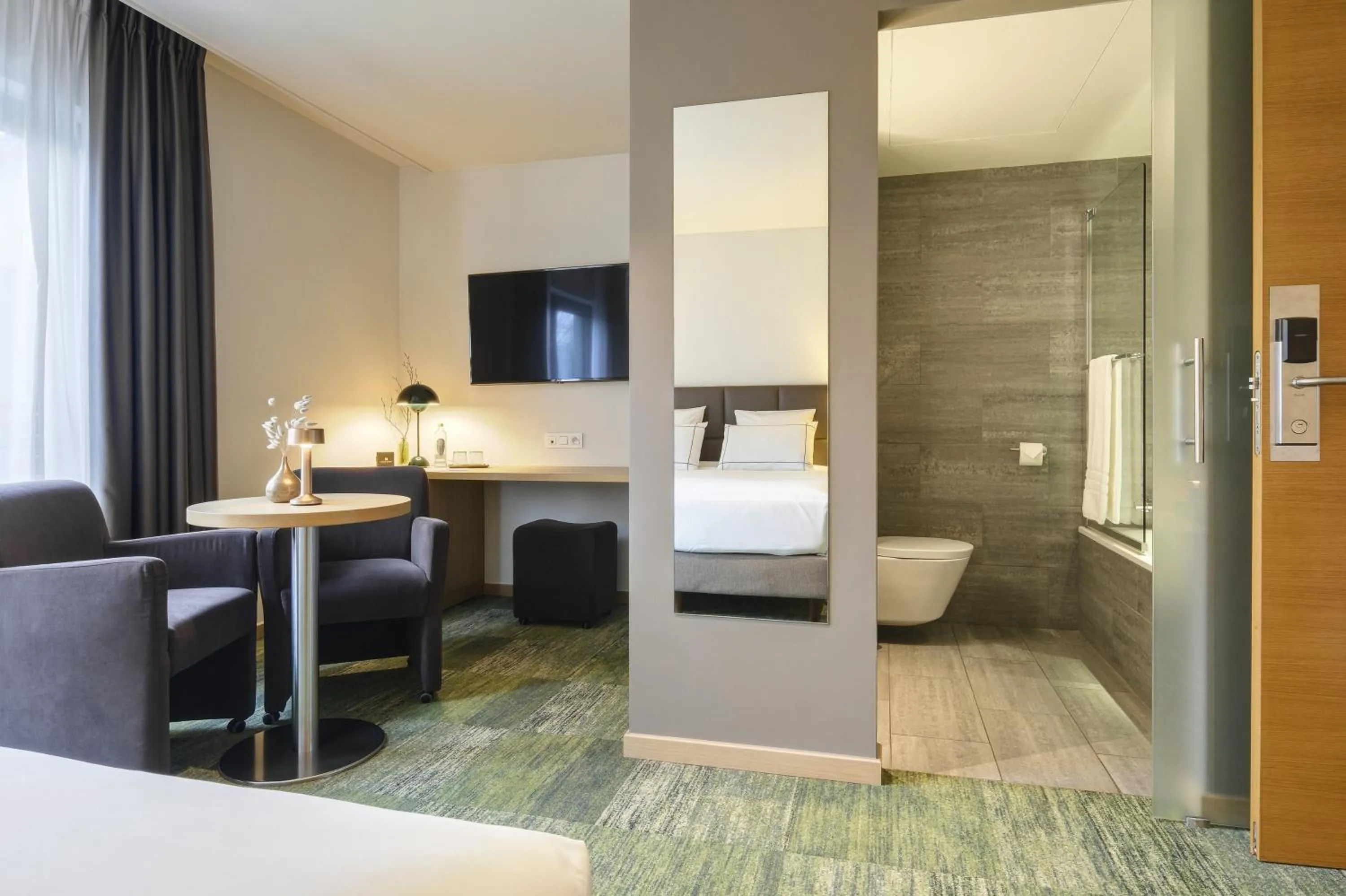 Bathroom, Bed in Le Côté Vert