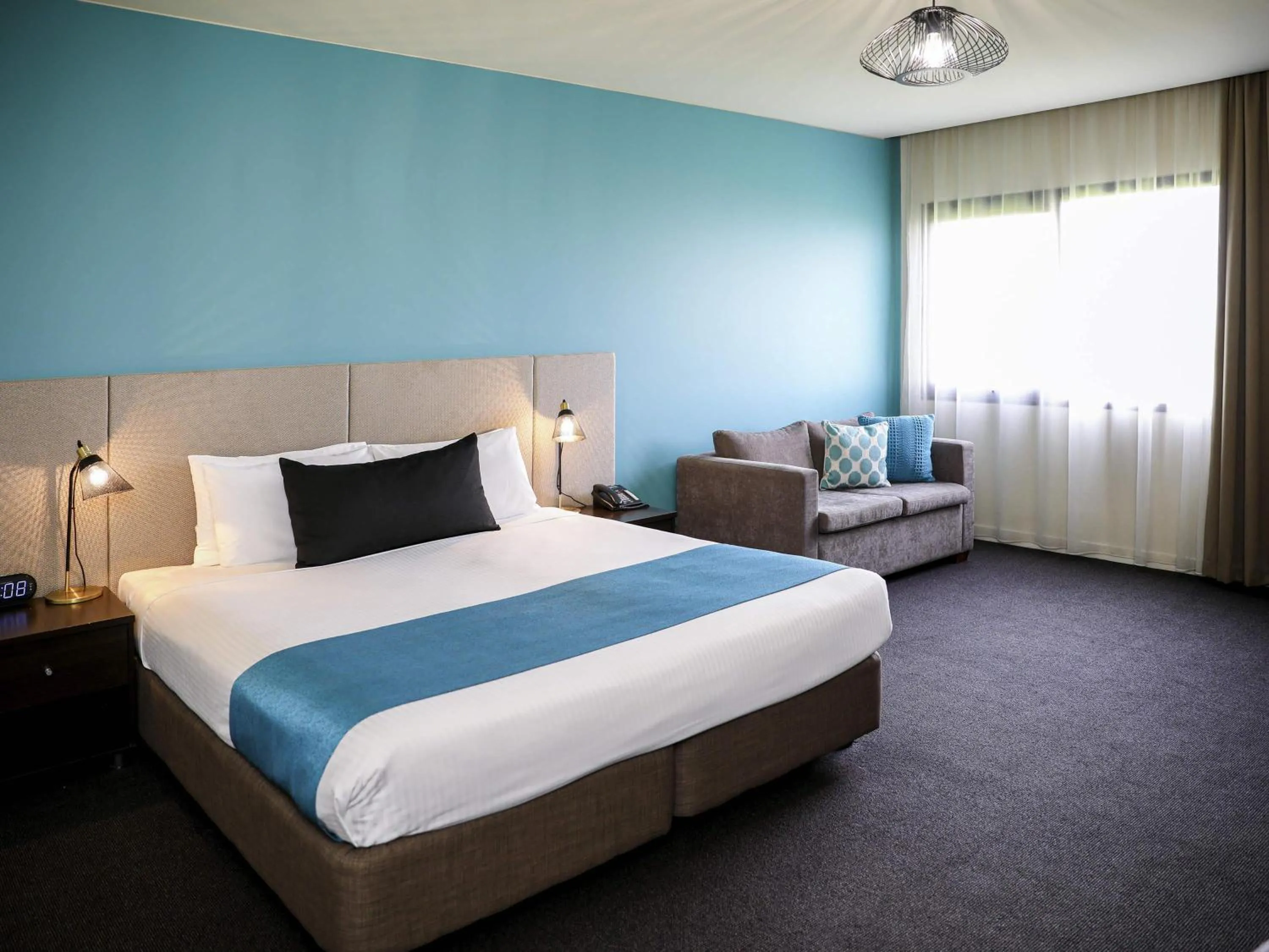 Bedroom, Bed in Mantra Melbourne Melton