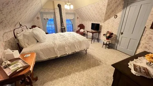 The Hancock House Bed & Breakfast Inn