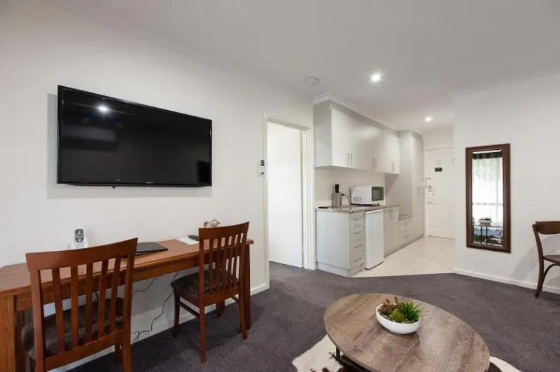 TV and multimedia in Addison Motor Inn