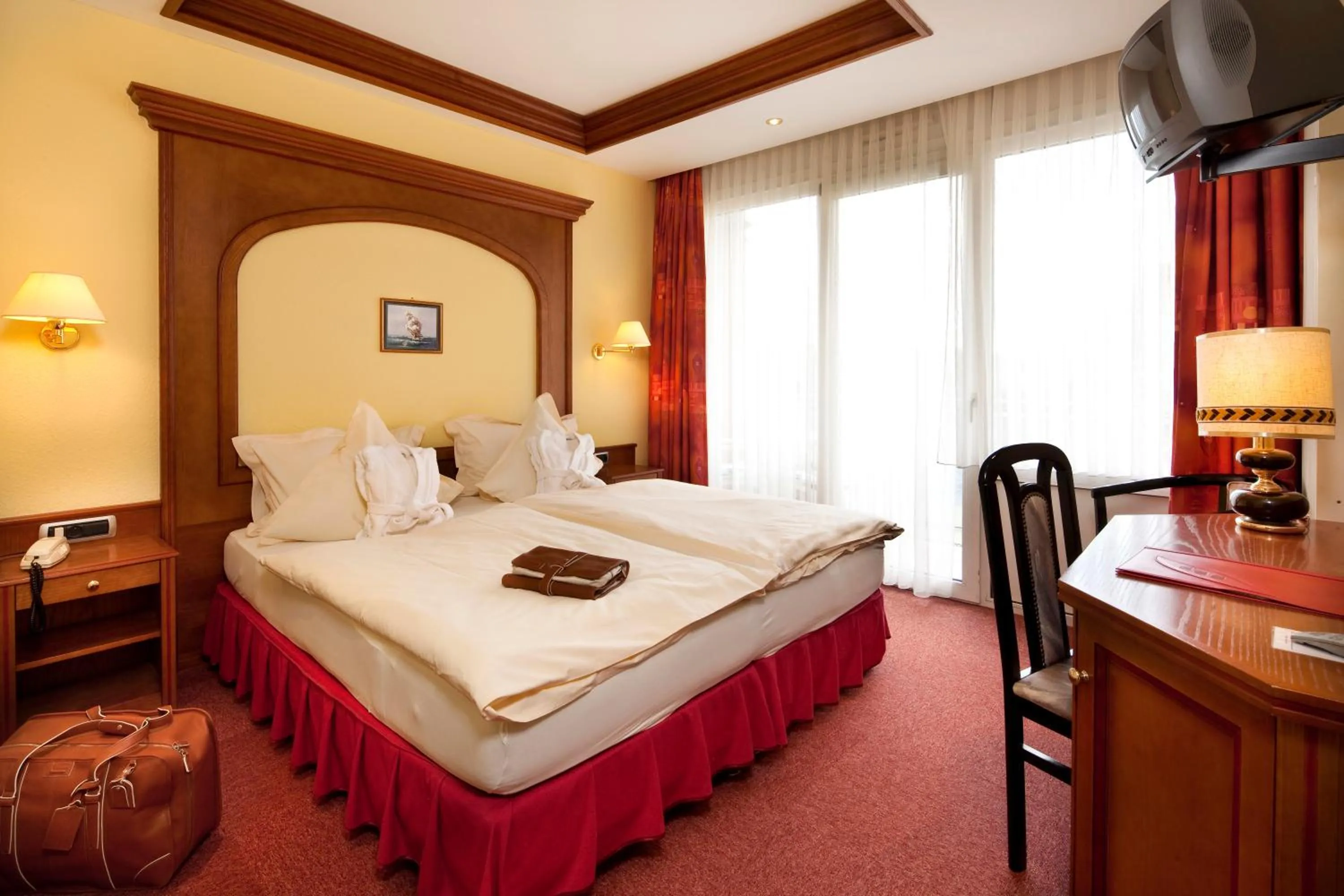 Bedroom, Bed in Spa Hôtel Restaurant Au Lion d'Or