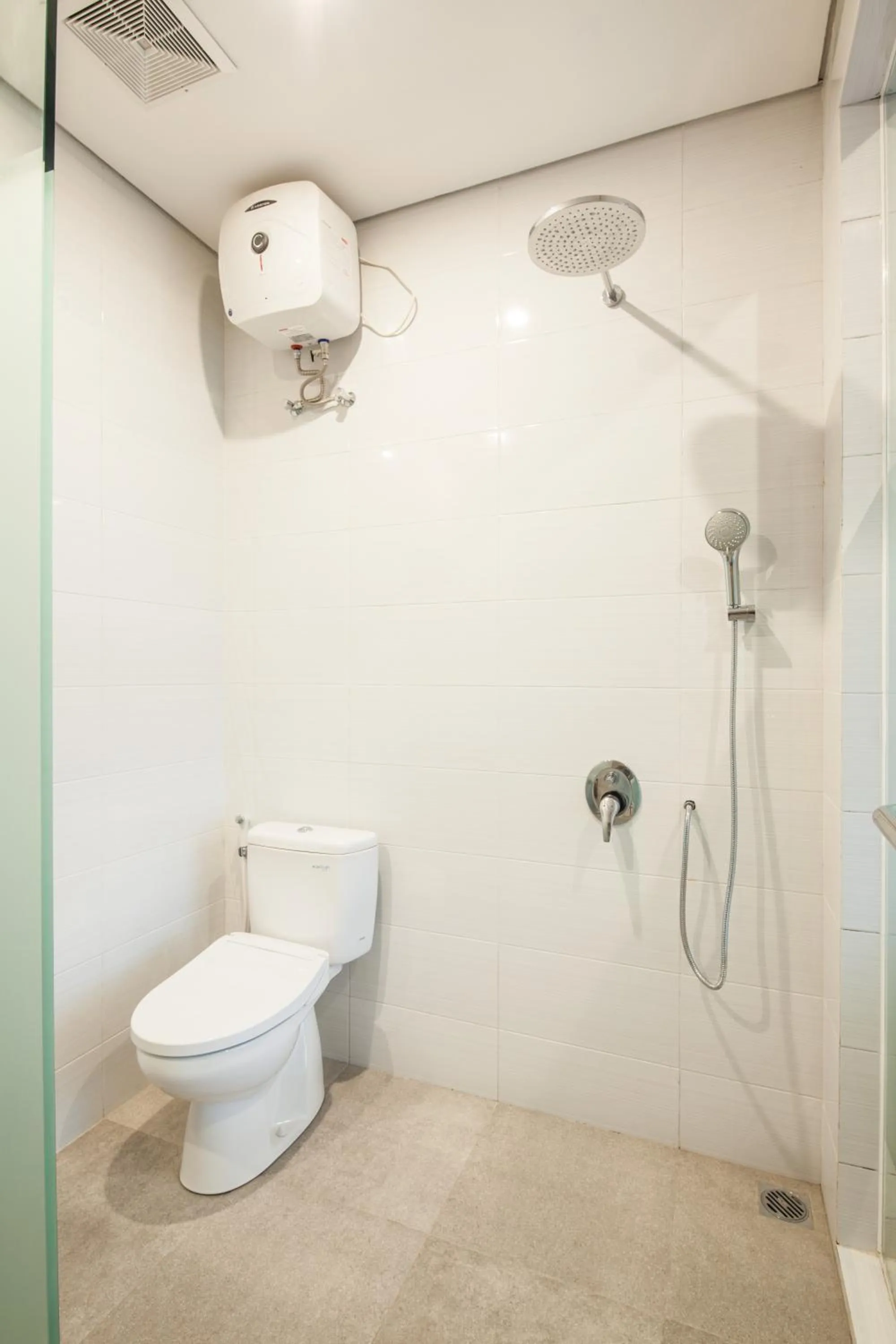 Shower in Eclipse Kerobokan