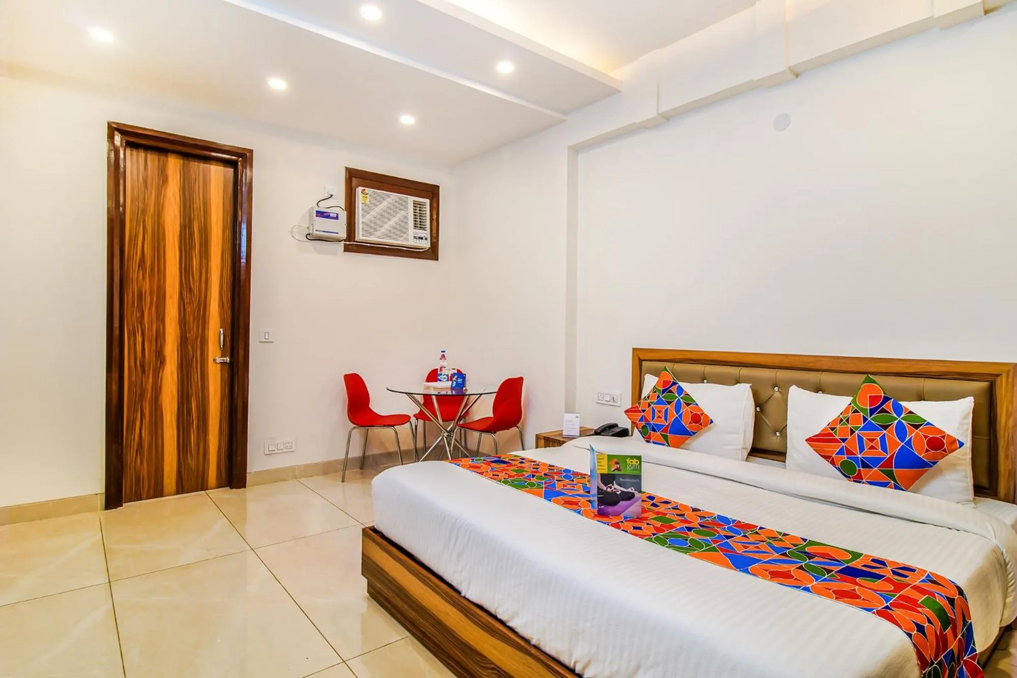 Bedroom, Bed in FabHotel Kiara- 400 meters from Medanta hospital