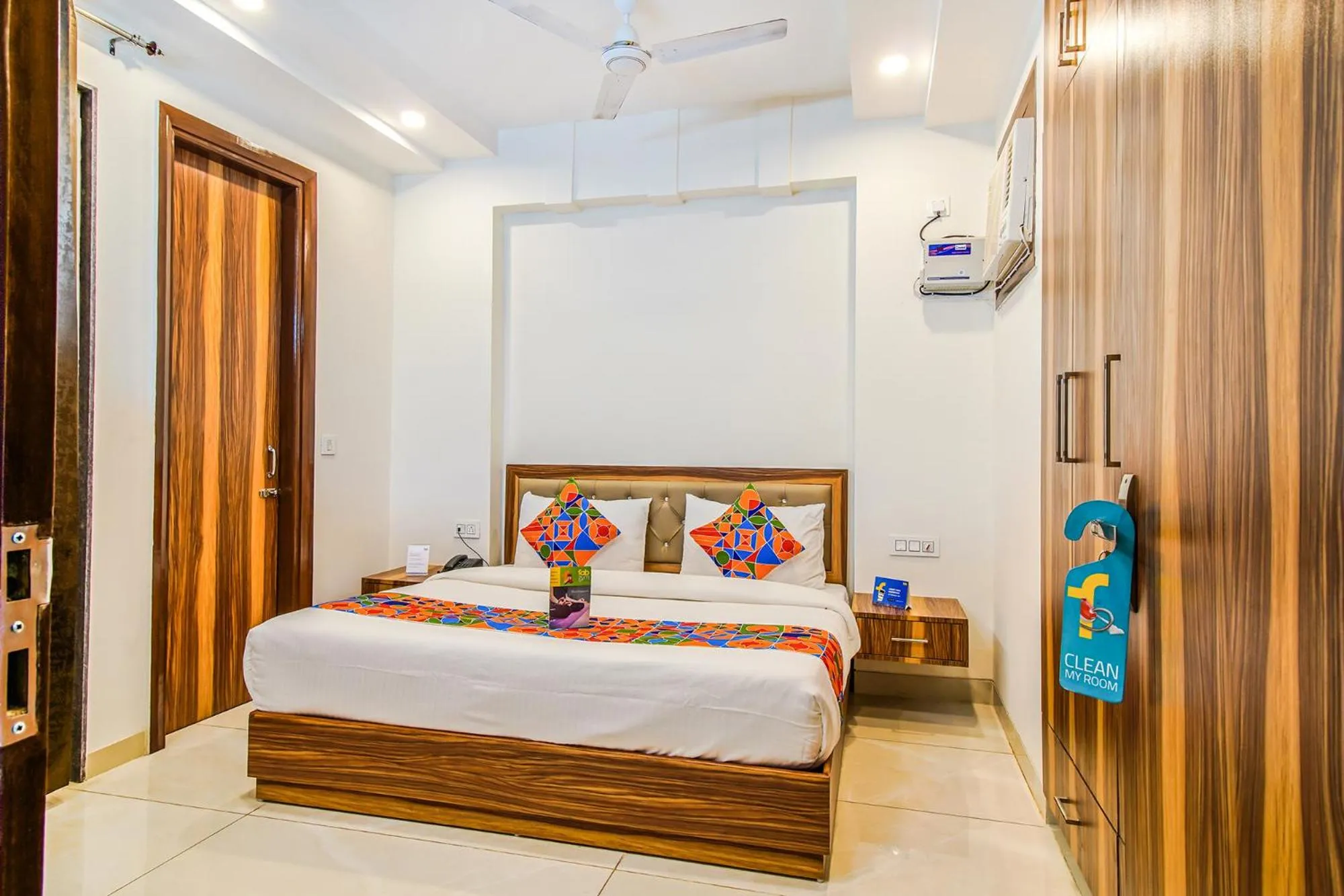 Bedroom, Bed in FabHotel Kiara- 400 meters from Medanta hospital