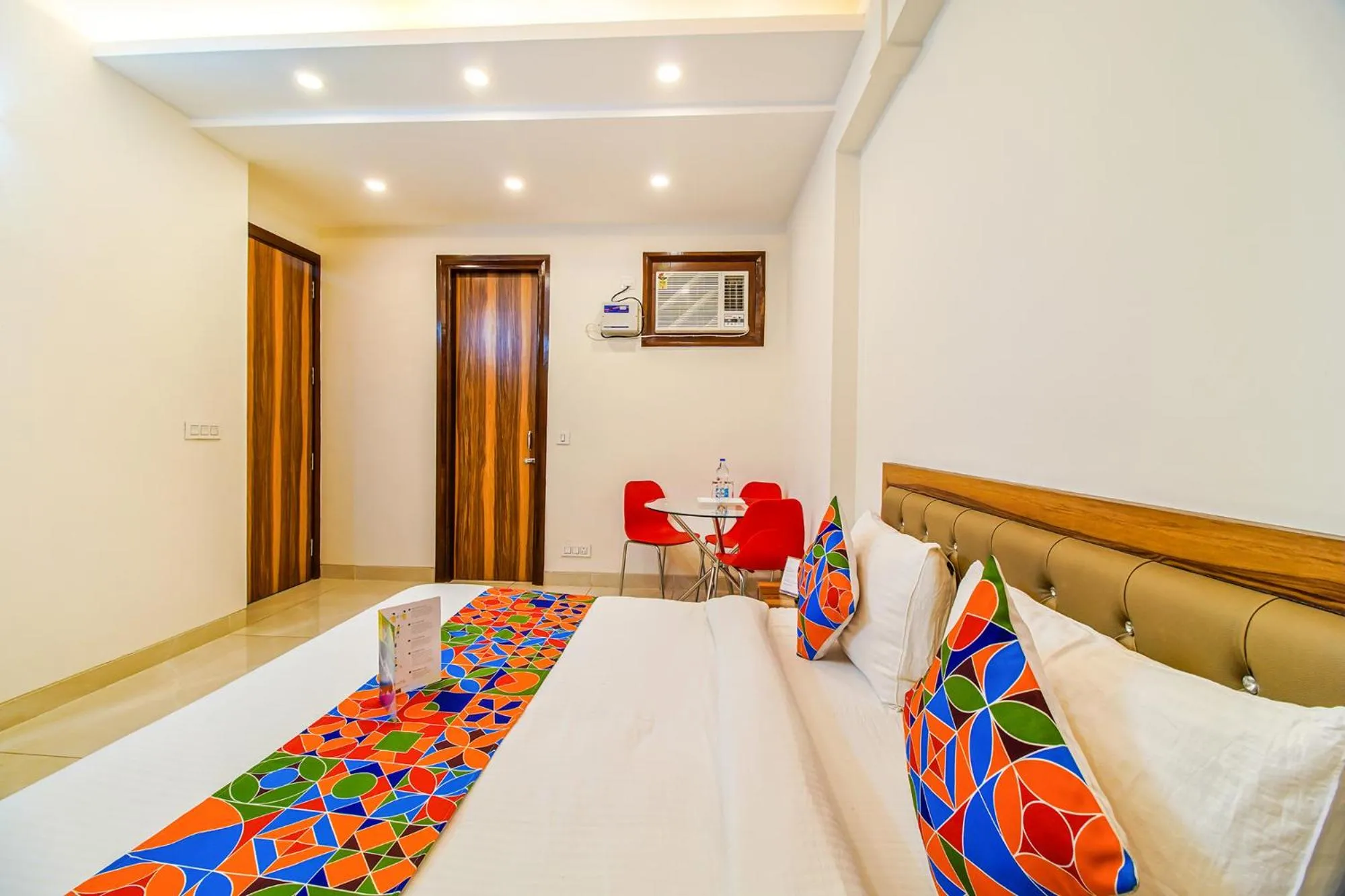 Bedroom, Bed in FabHotel Kiara- 400 meters from Medanta hospital