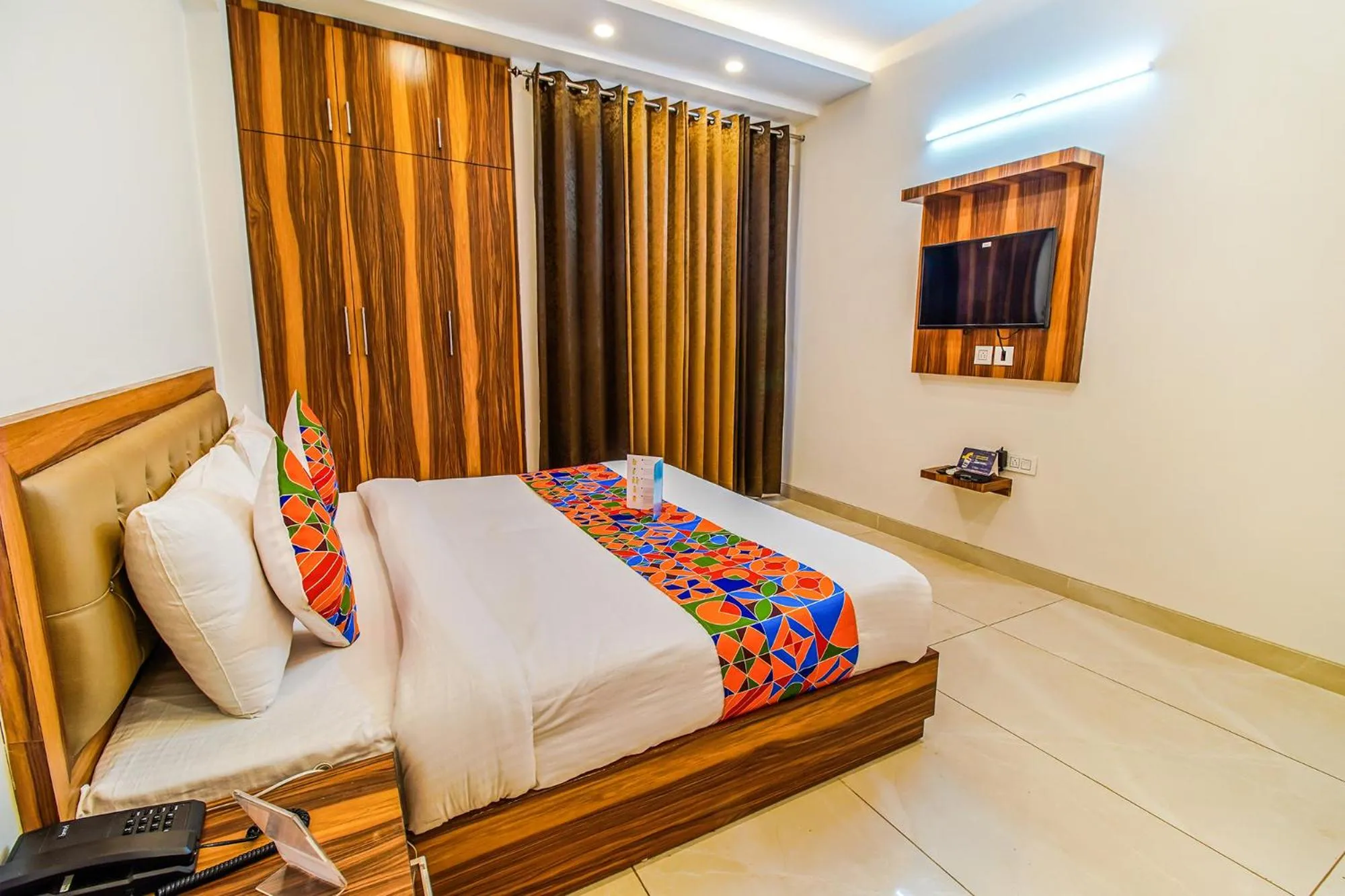 Bedroom, Bed in FabHotel Kiara- 400 meters from Medanta hospital