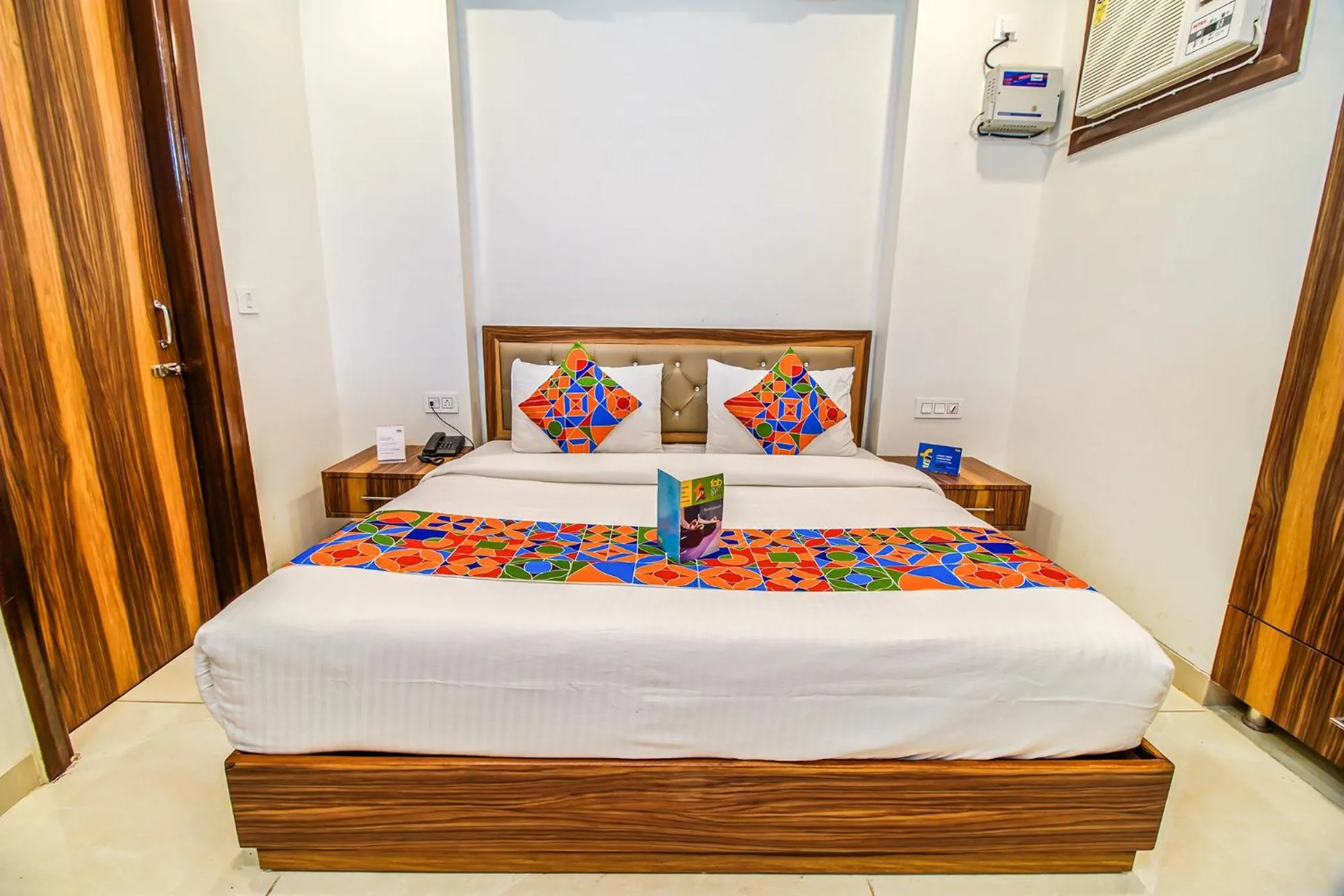 Bedroom, Bed in FabHotel Kiara- 400 meters from Medanta hospital