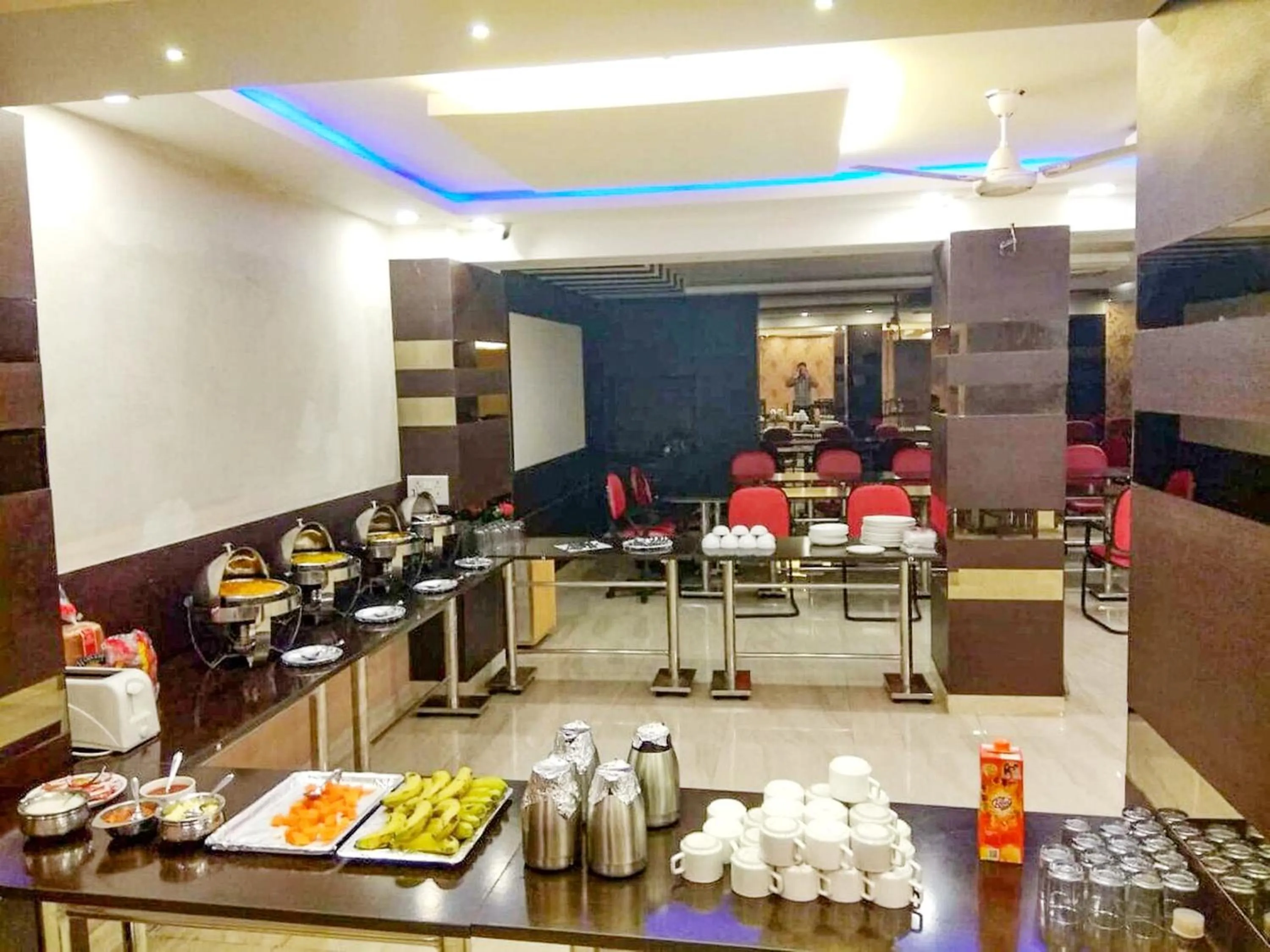 Restaurant/places to eat in FabHotel Arihant Inn