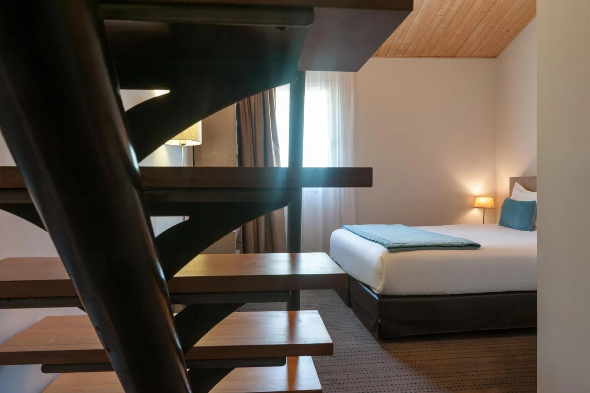 Bedroom, Bed in The Originals Boutique, Hôtel La Grange, Niort