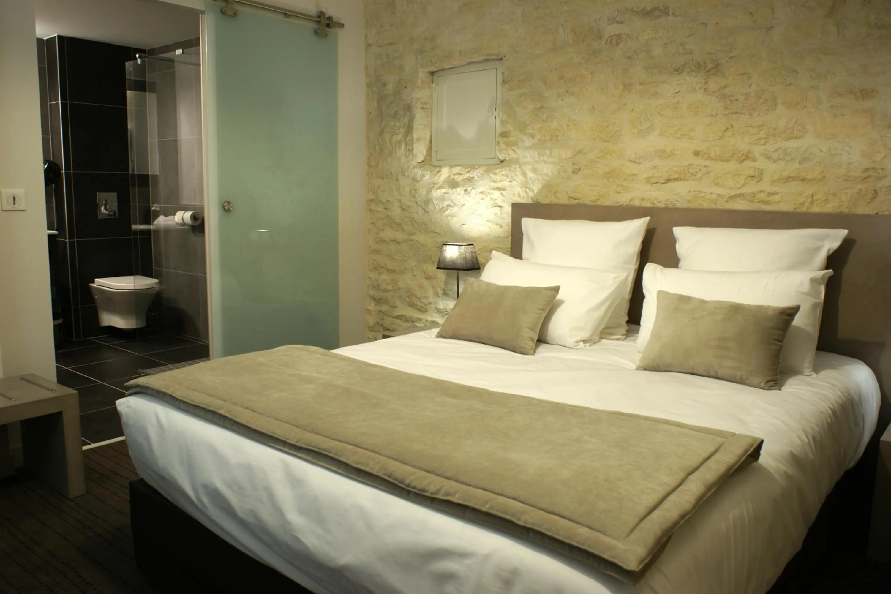 Bed in The Originals Boutique, Hôtel La Grange, Niort