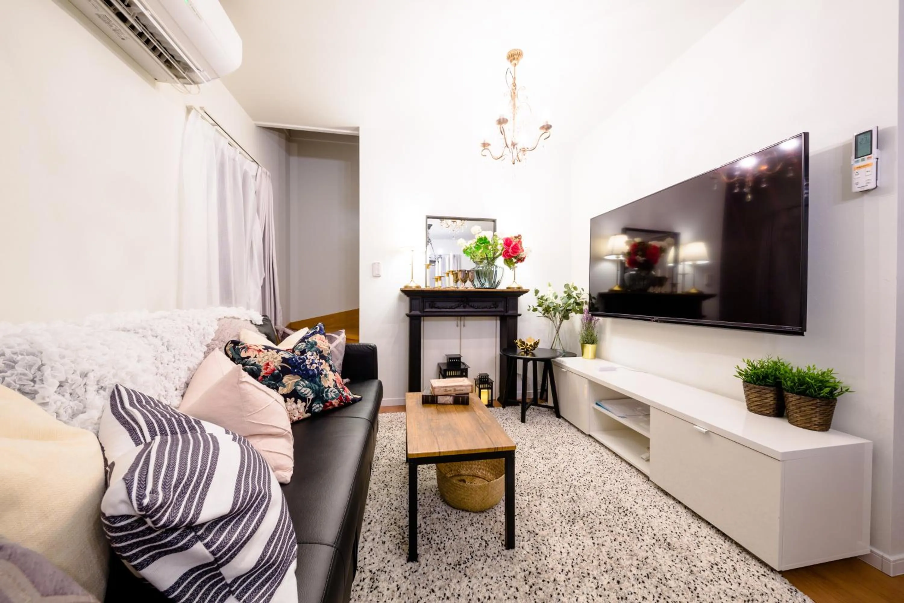 Living room in Villa Hanasaku Fujikawaguchiko B