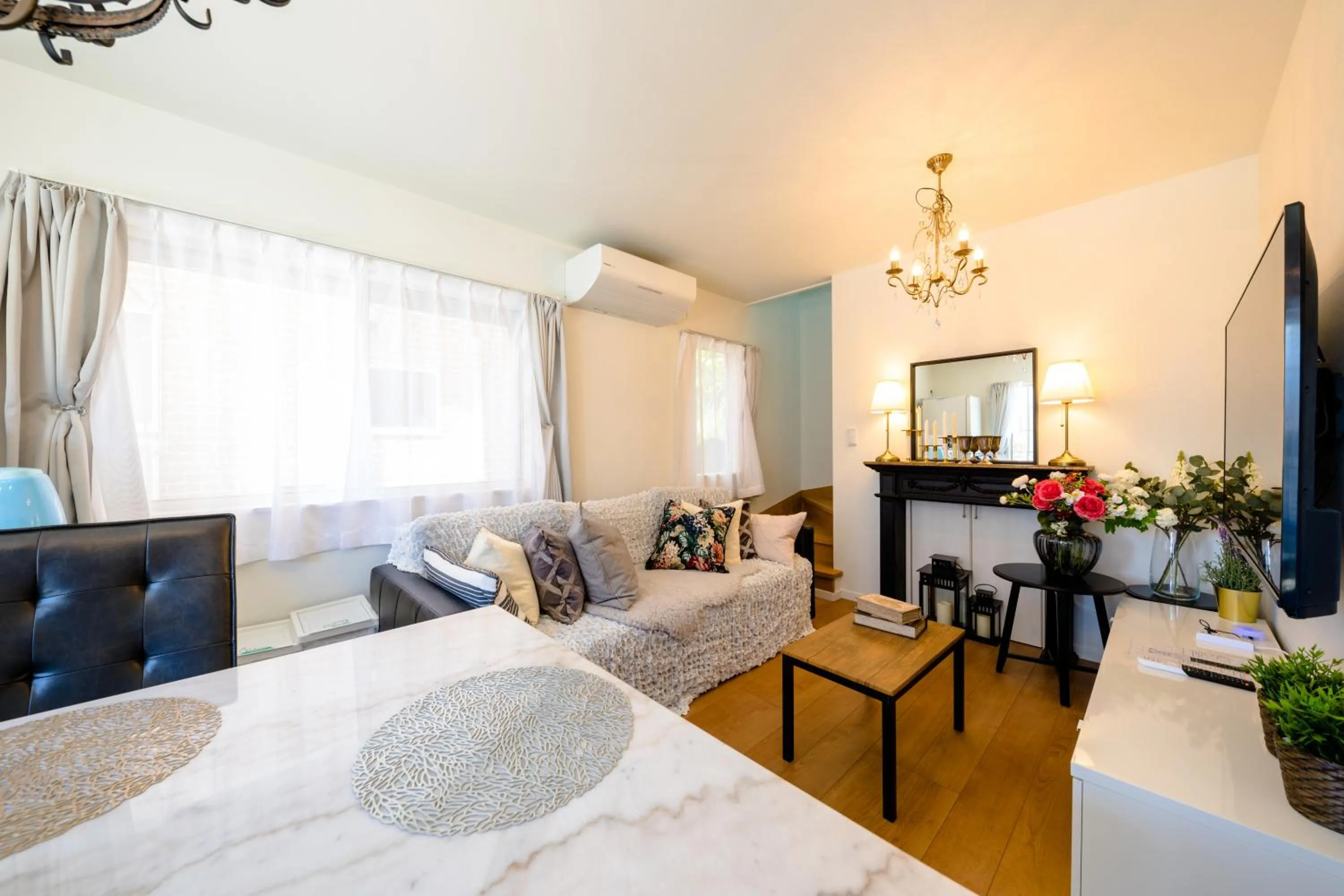 Living room, Bed in Villa Hanasaku Fujikawaguchiko B