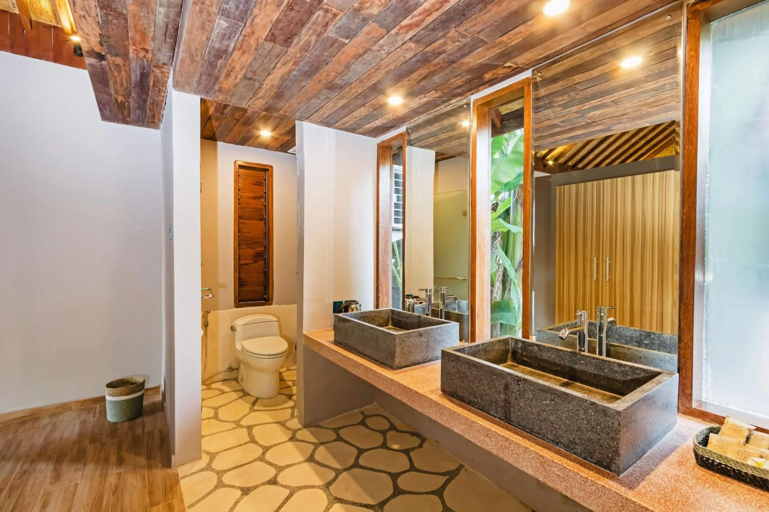 Toilet in Kashantee Village