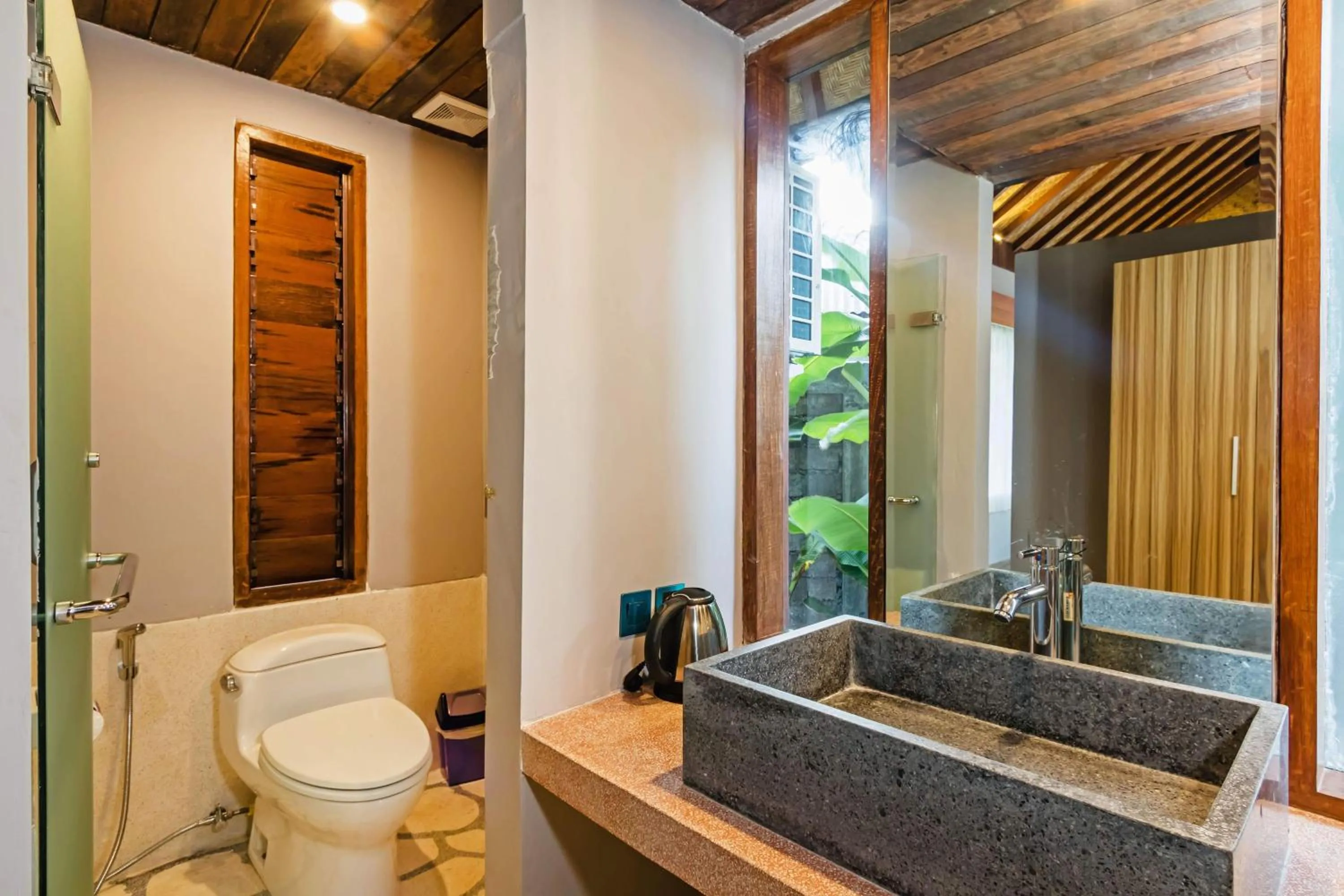 Toilet in Kashantee Village