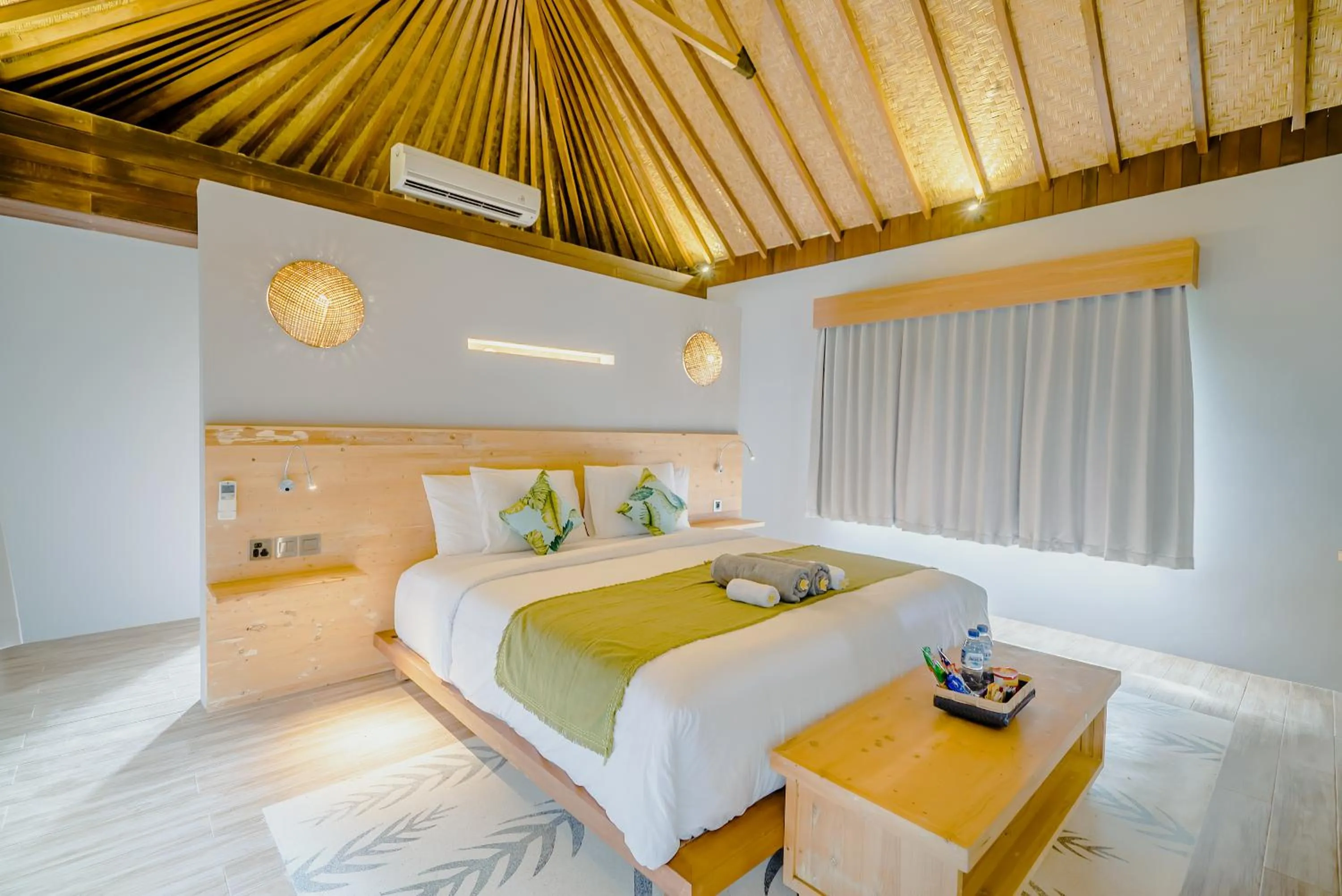 Photo of the whole room, Bed in Kashantee Village