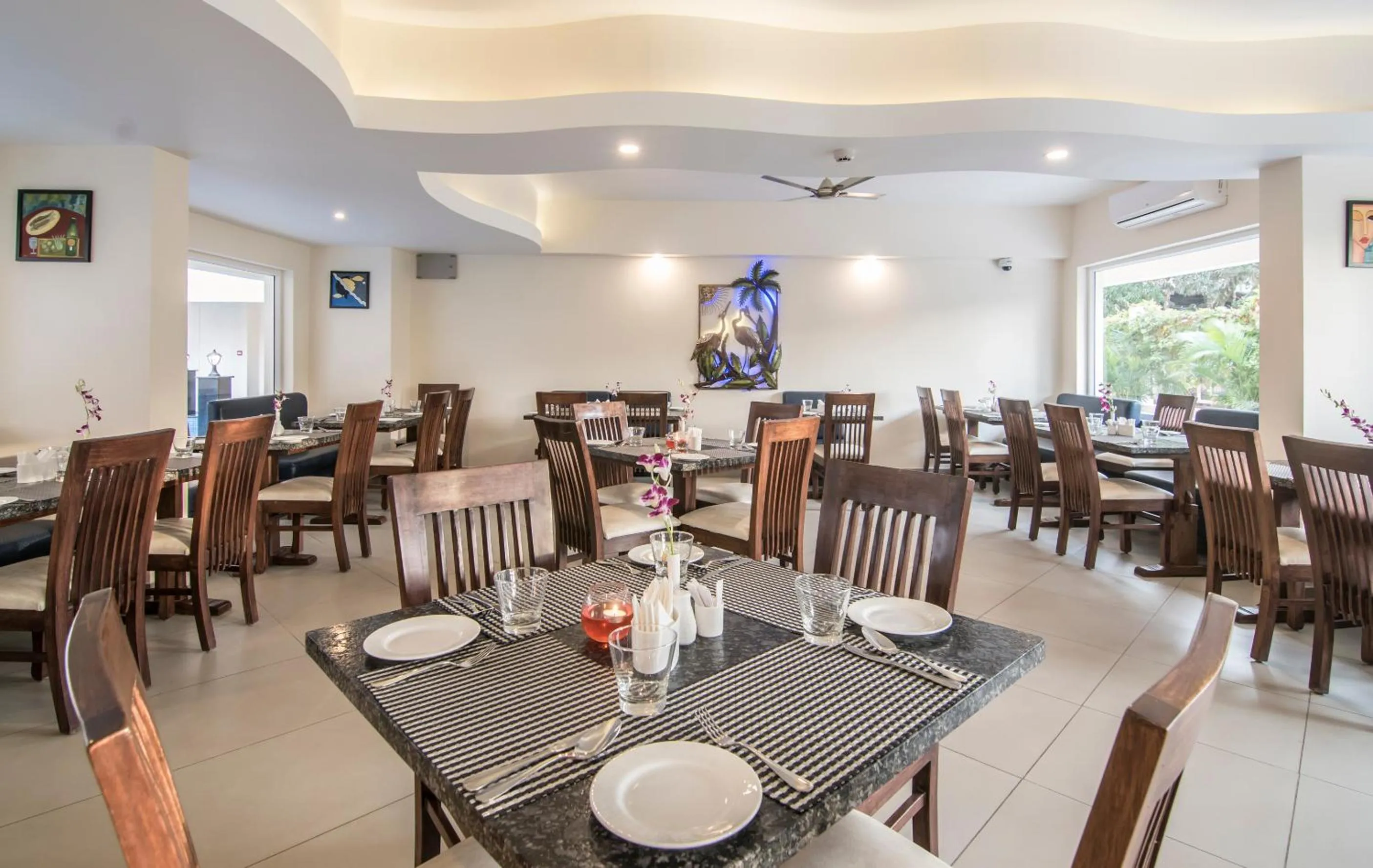 Restaurant/places to eat in Regenta Central North Goa, Arpora