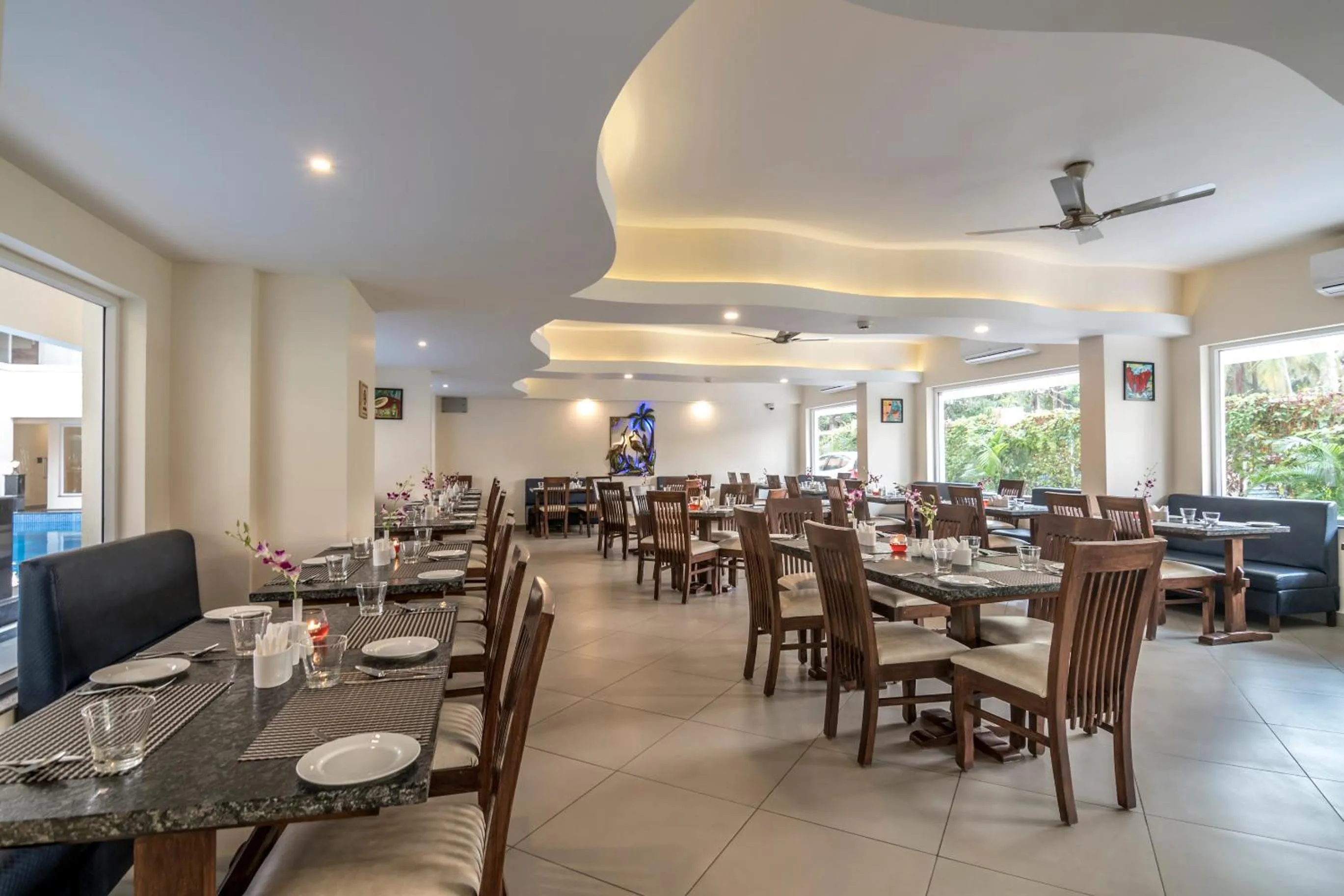 Restaurant/places to eat in Regenta Central North Goa, Arpora