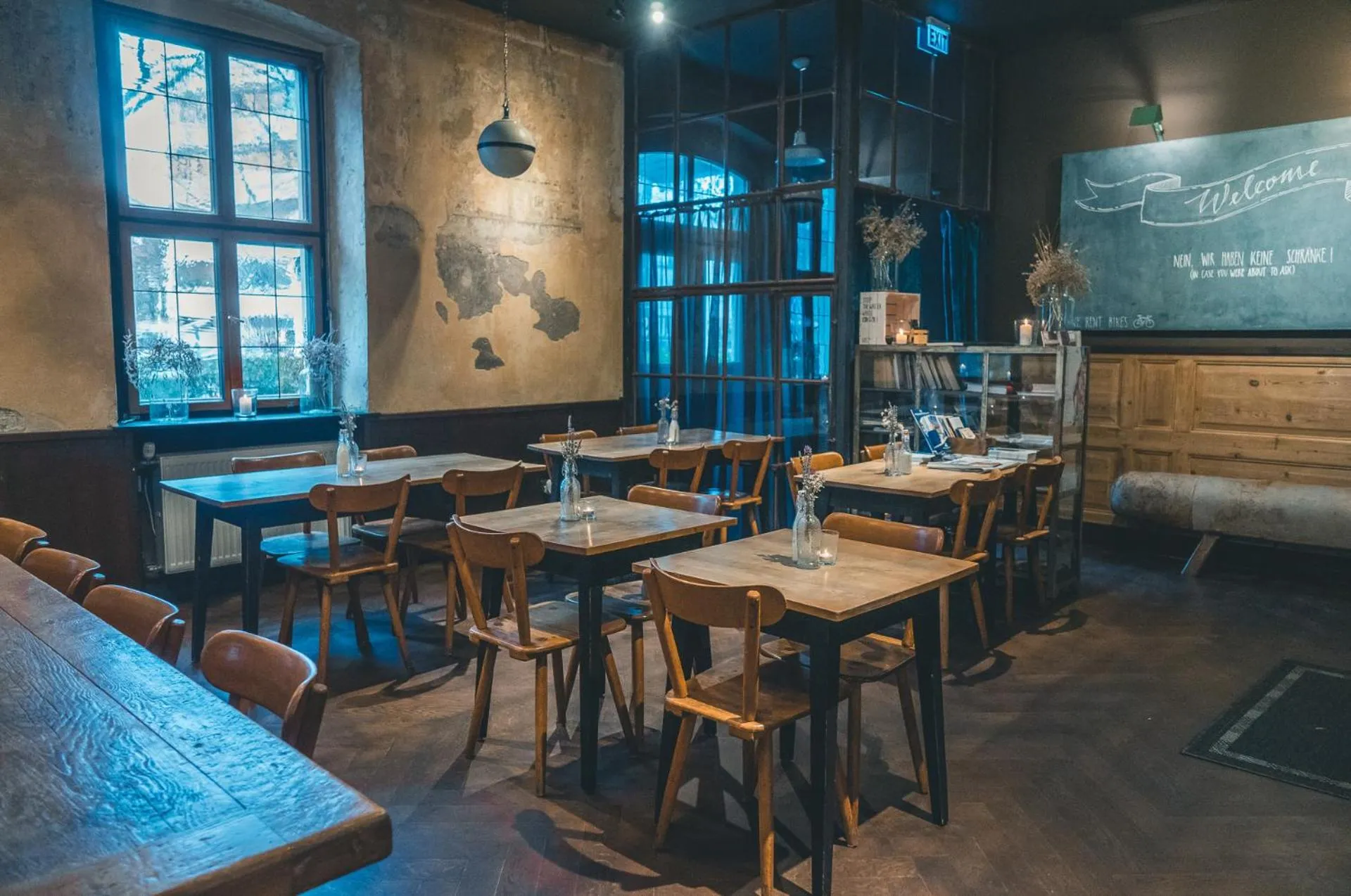 Restaurant/places to eat in Hotel Luis