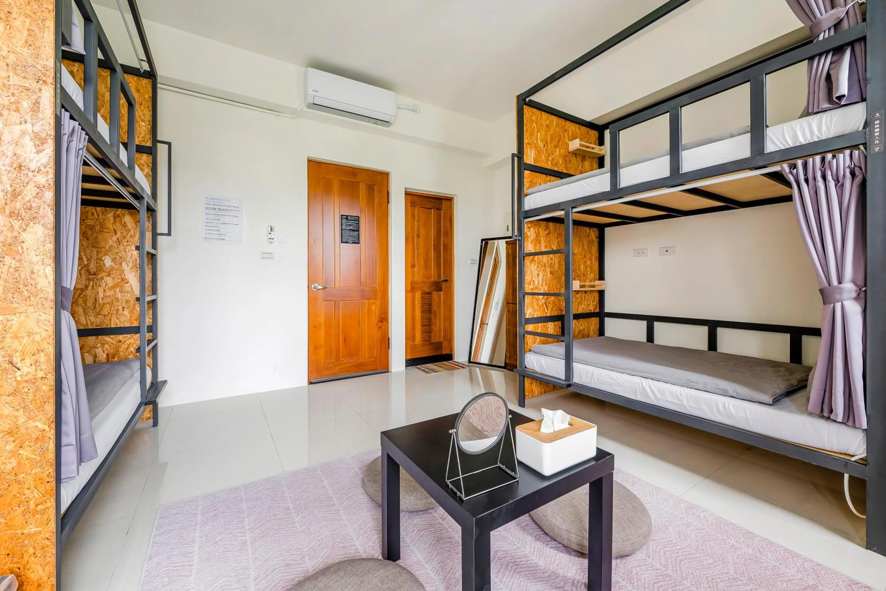 Photo of the whole room, Bed in Surf house