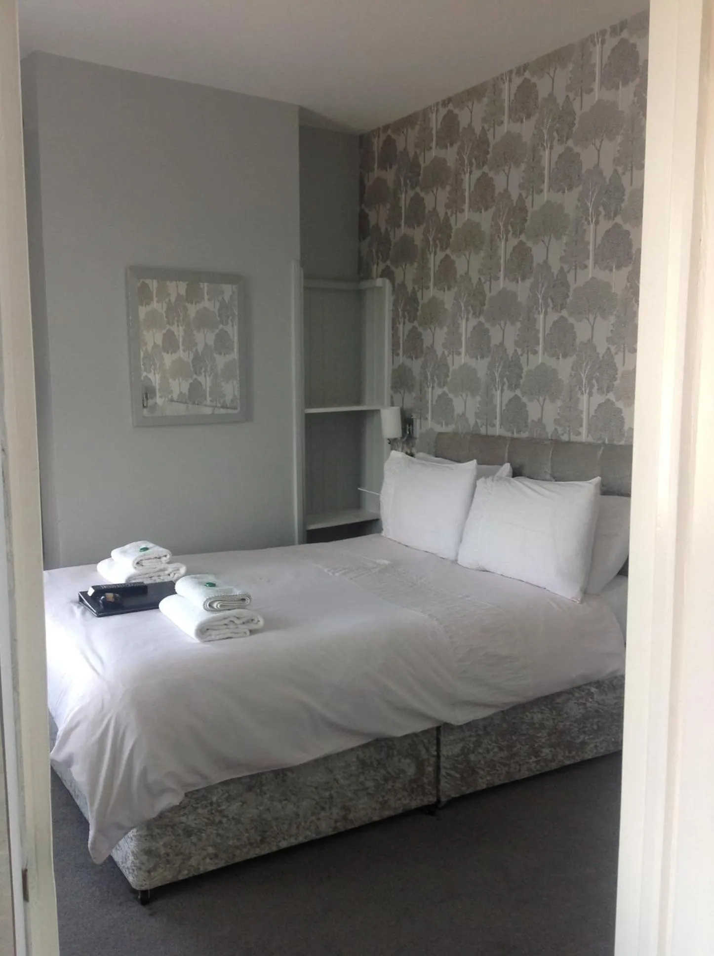 Bed in Grosvenor Hotel