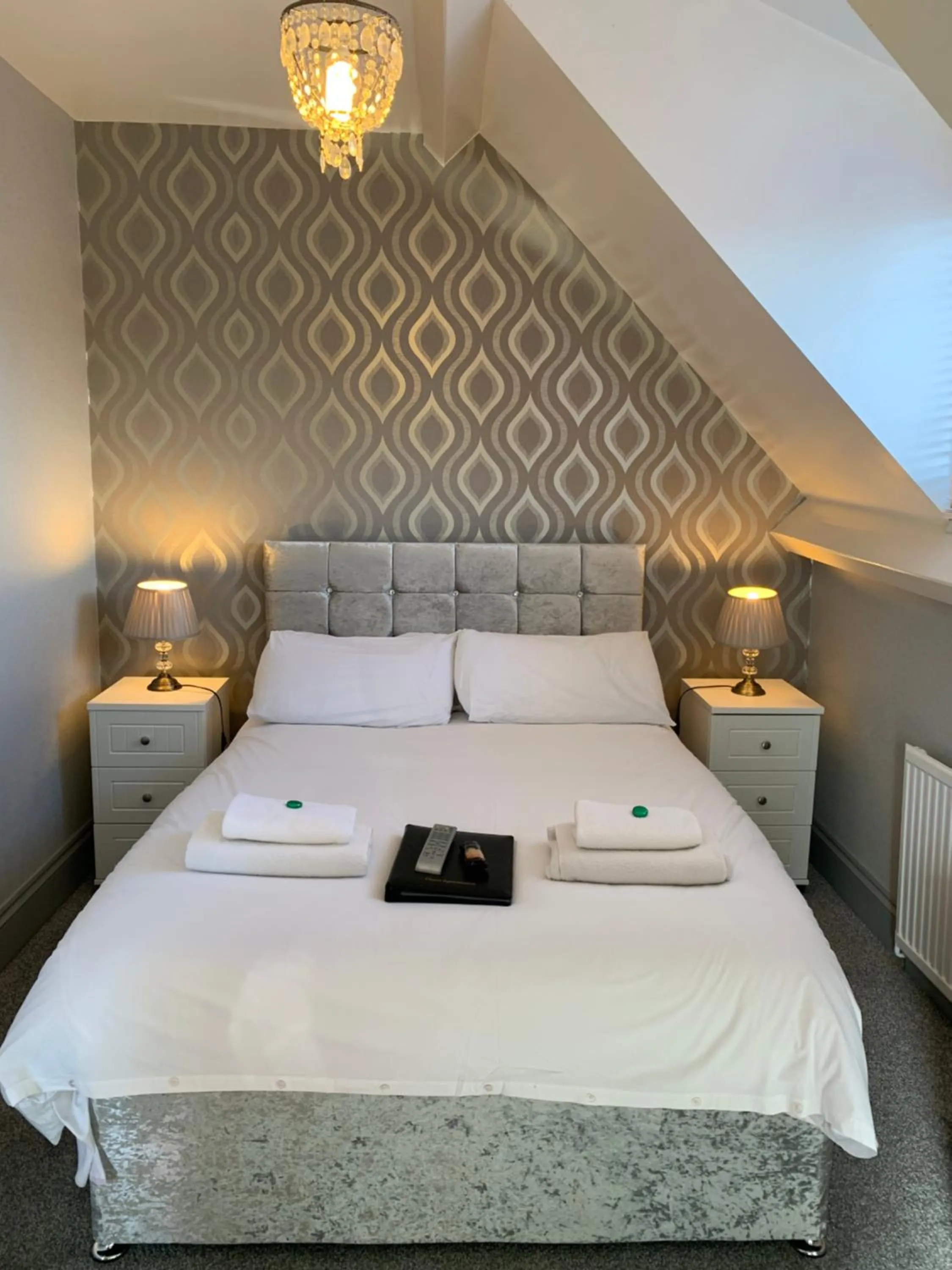 Bed in Grosvenor Hotel