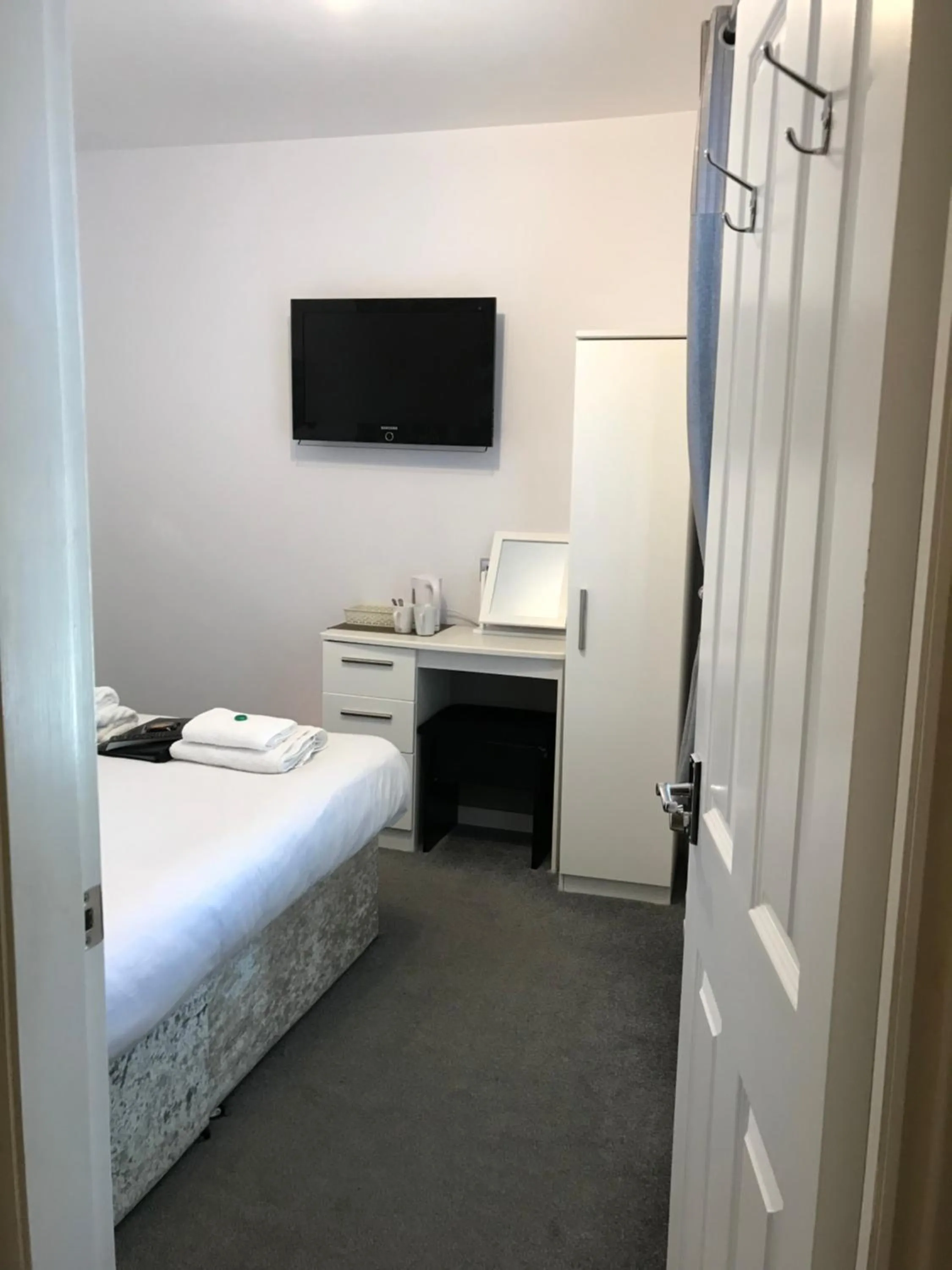 Bed in Grosvenor Hotel