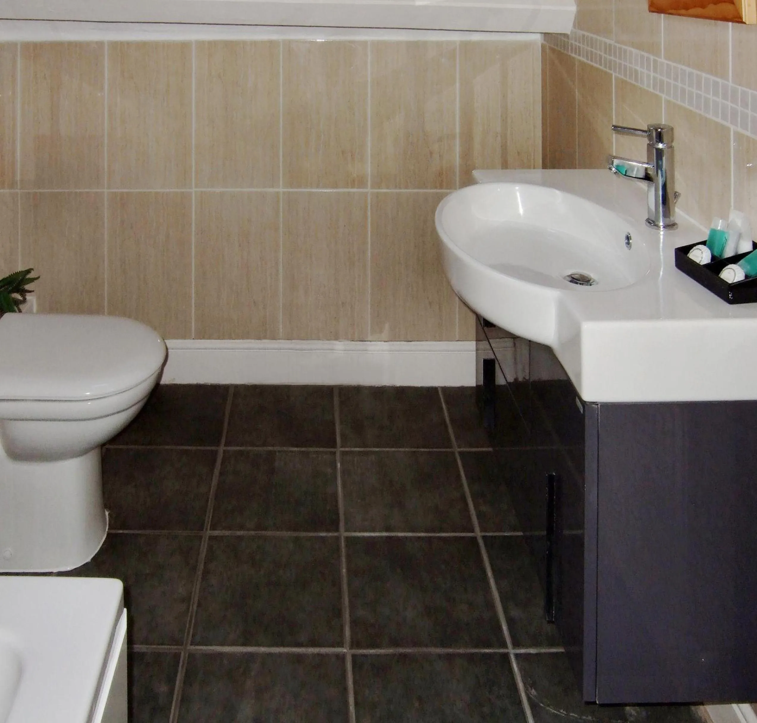 Bathroom in Grosvenor Hotel