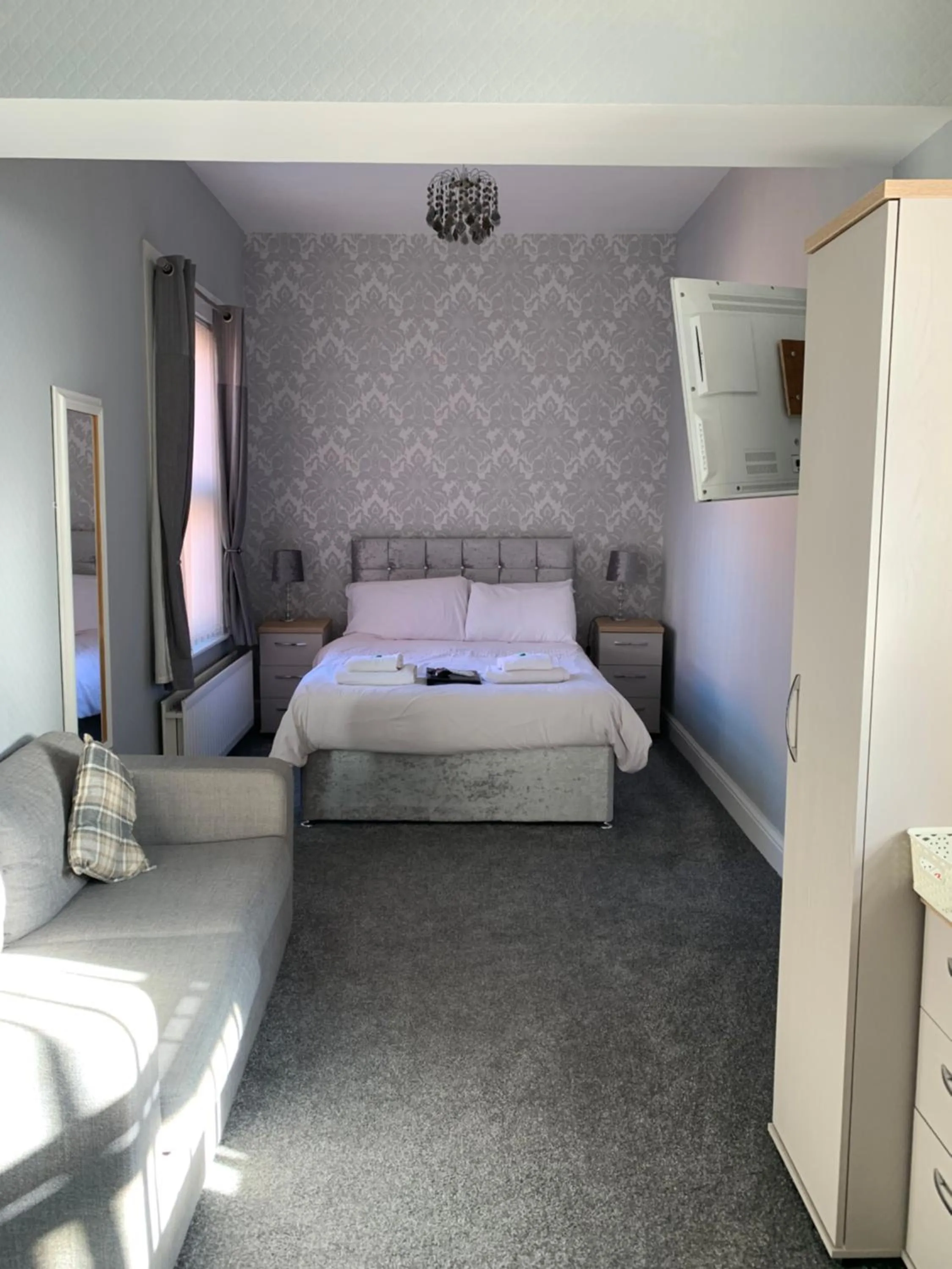 Bed in Grosvenor Hotel