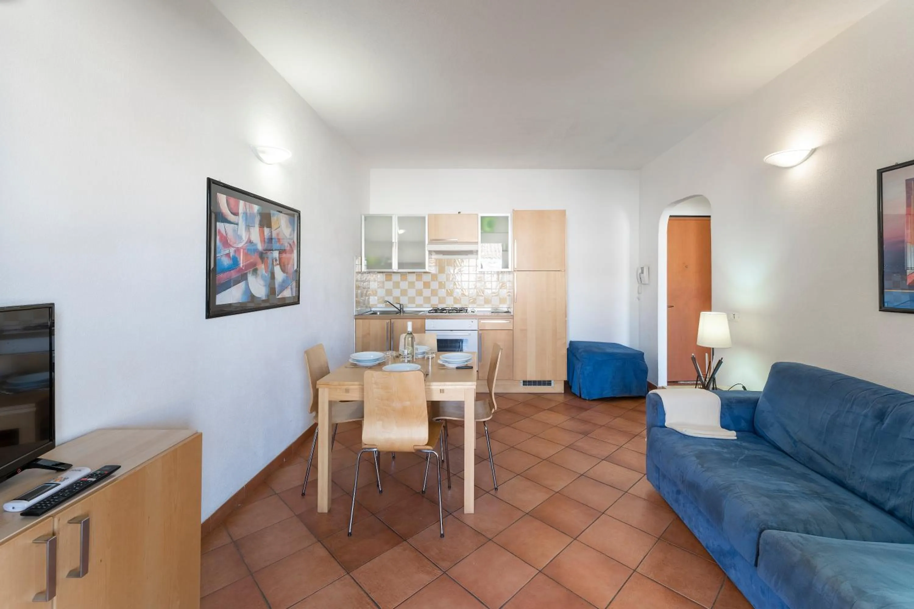 Dining area in Cristal Blu