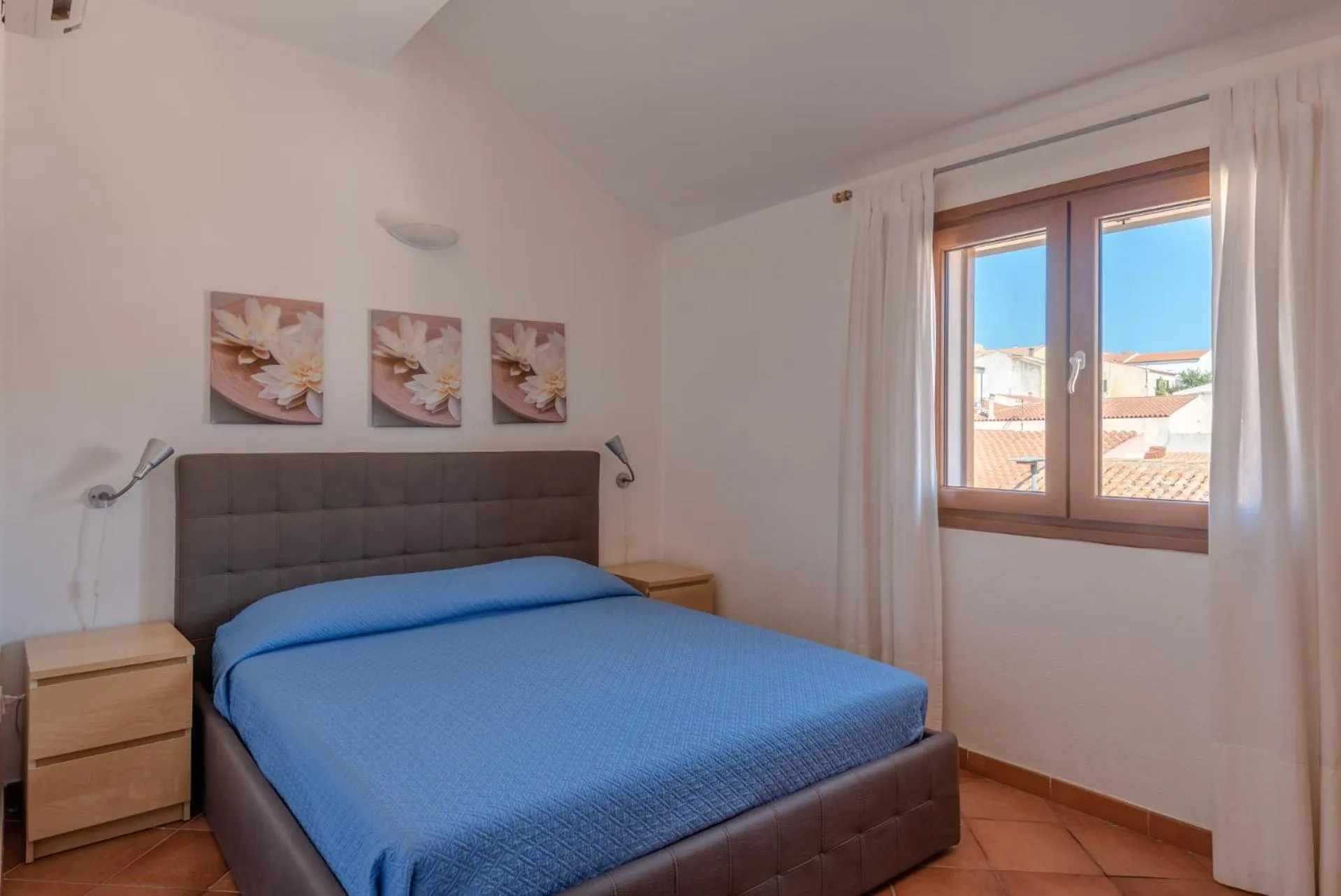 Bedroom, Bed in Cristal Blu