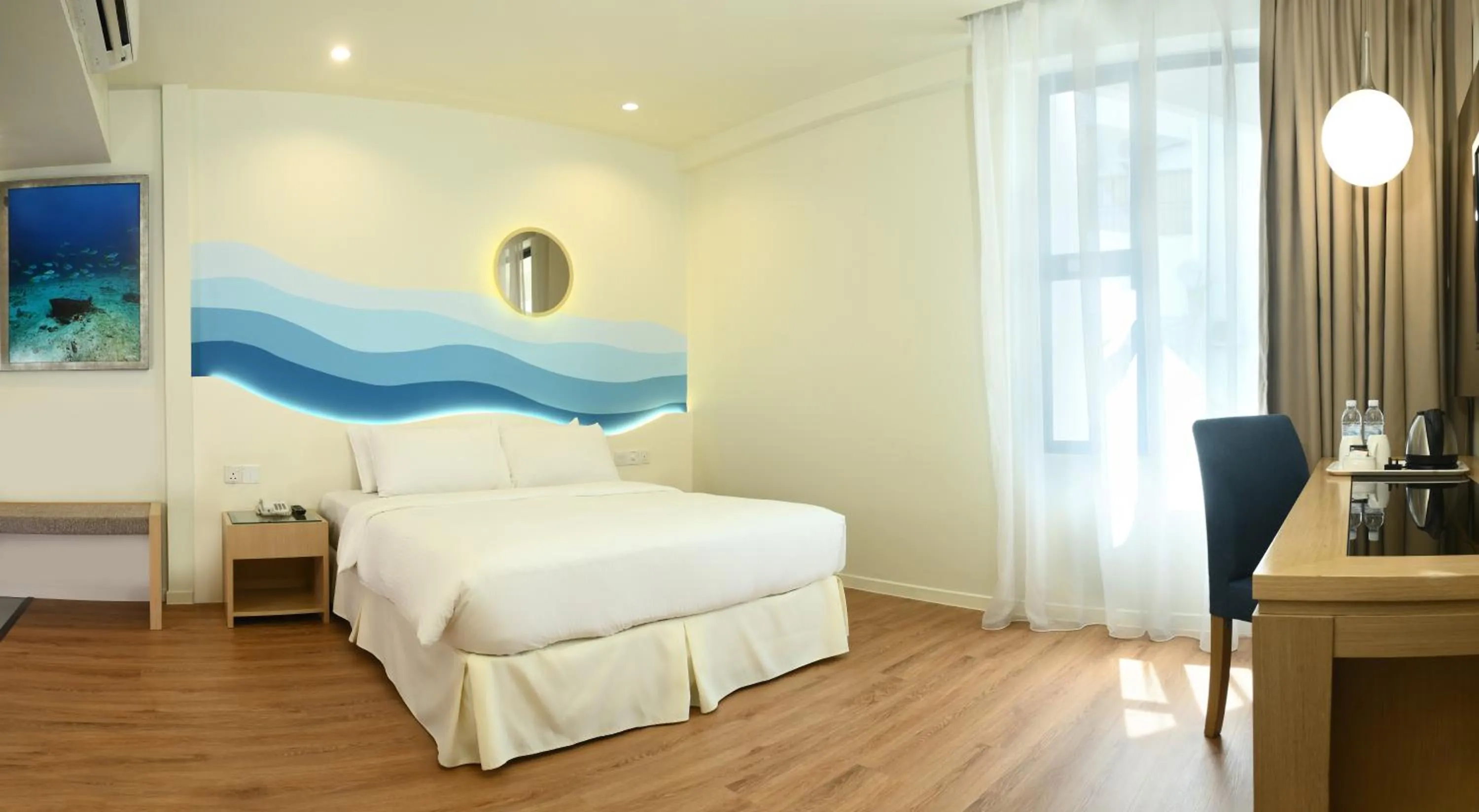 Bedroom, Bed in Oceania Hotel