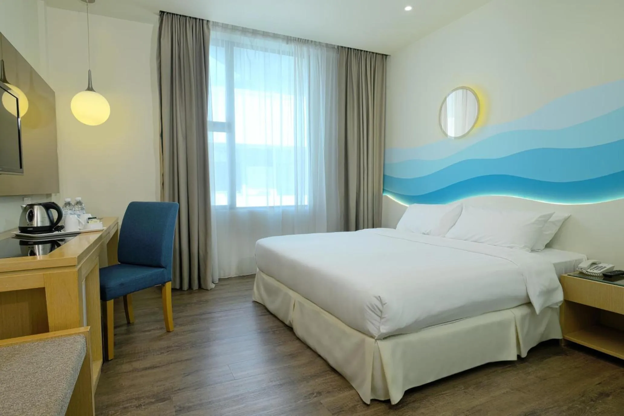 Bedroom, Bed in Oceania Hotel