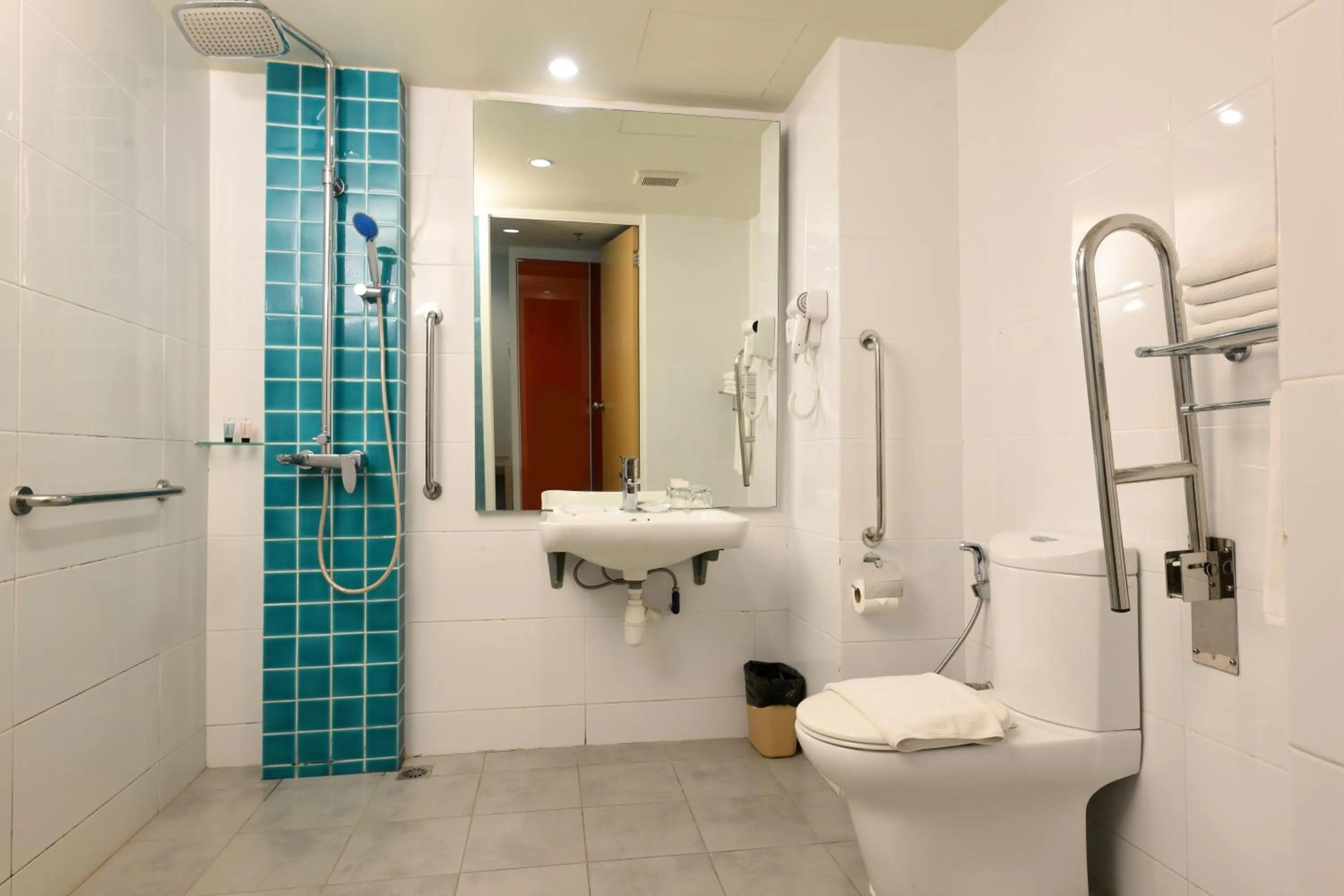 Bathroom in Oceania Hotel