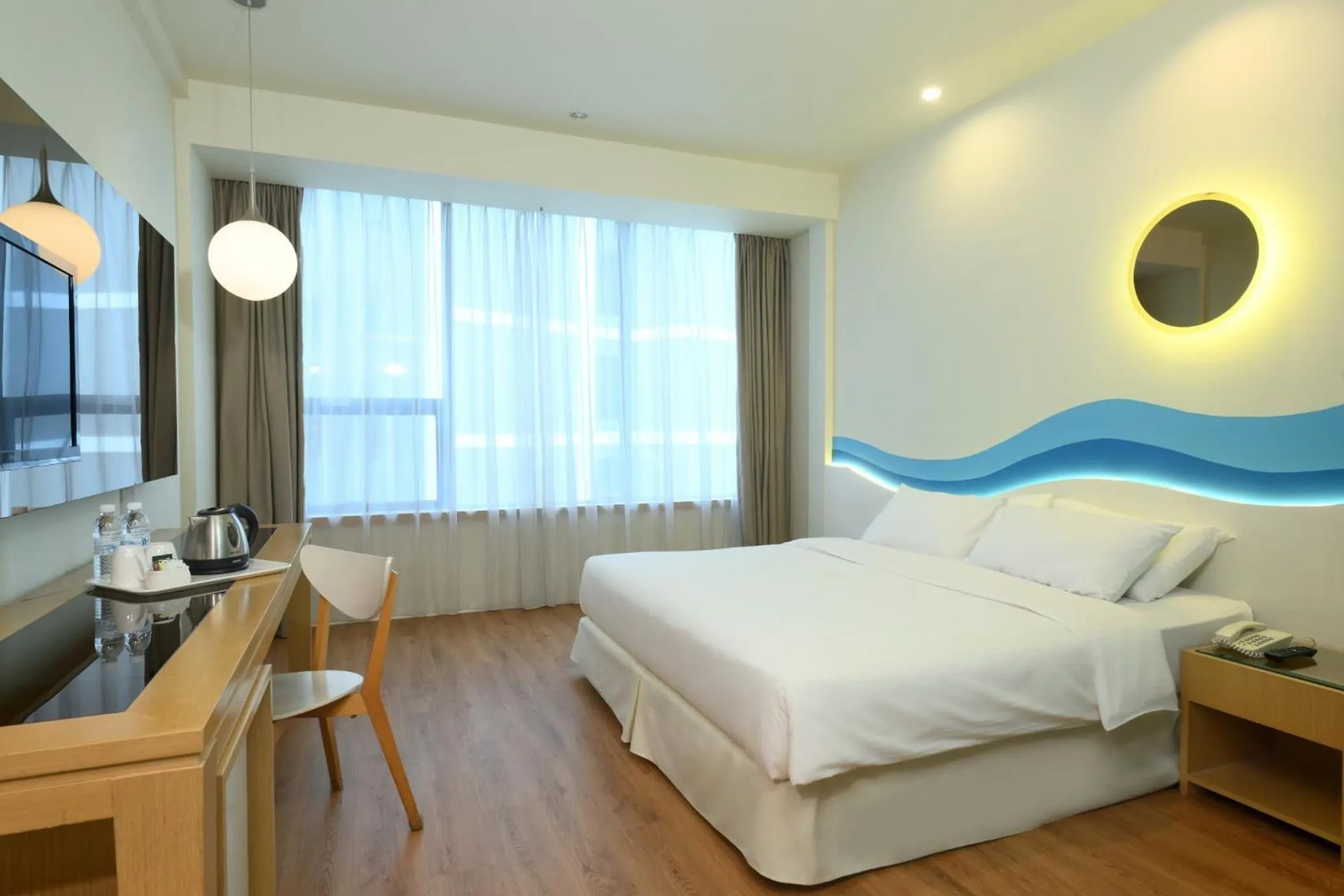 Bedroom, Bed in Oceania Hotel