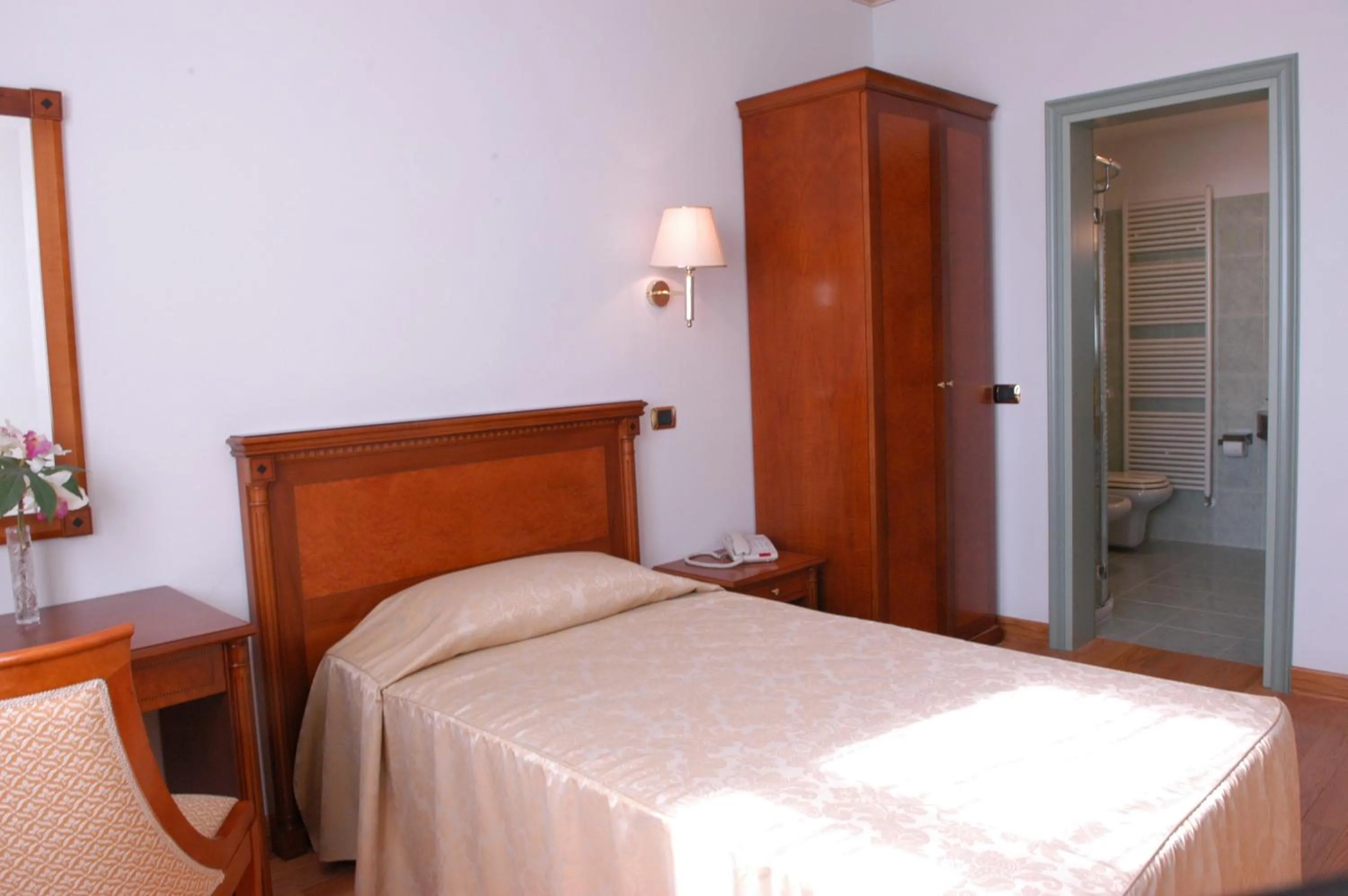 Photo of the whole room in Pilgrim's Hotel