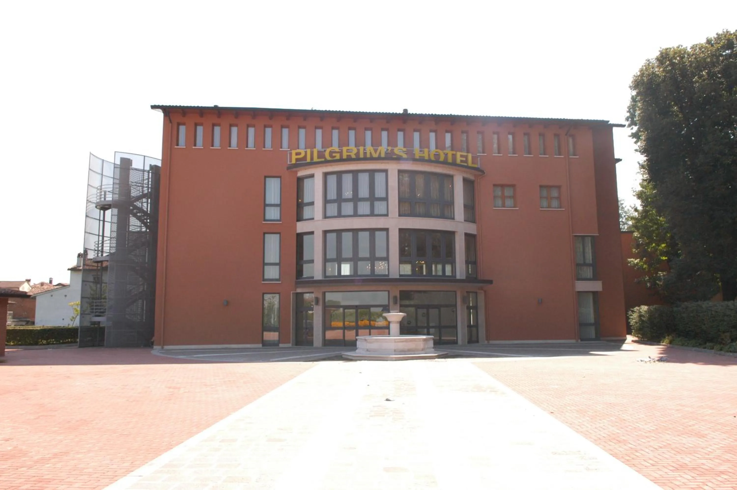 Facade/entrance in Pilgrim's Hotel