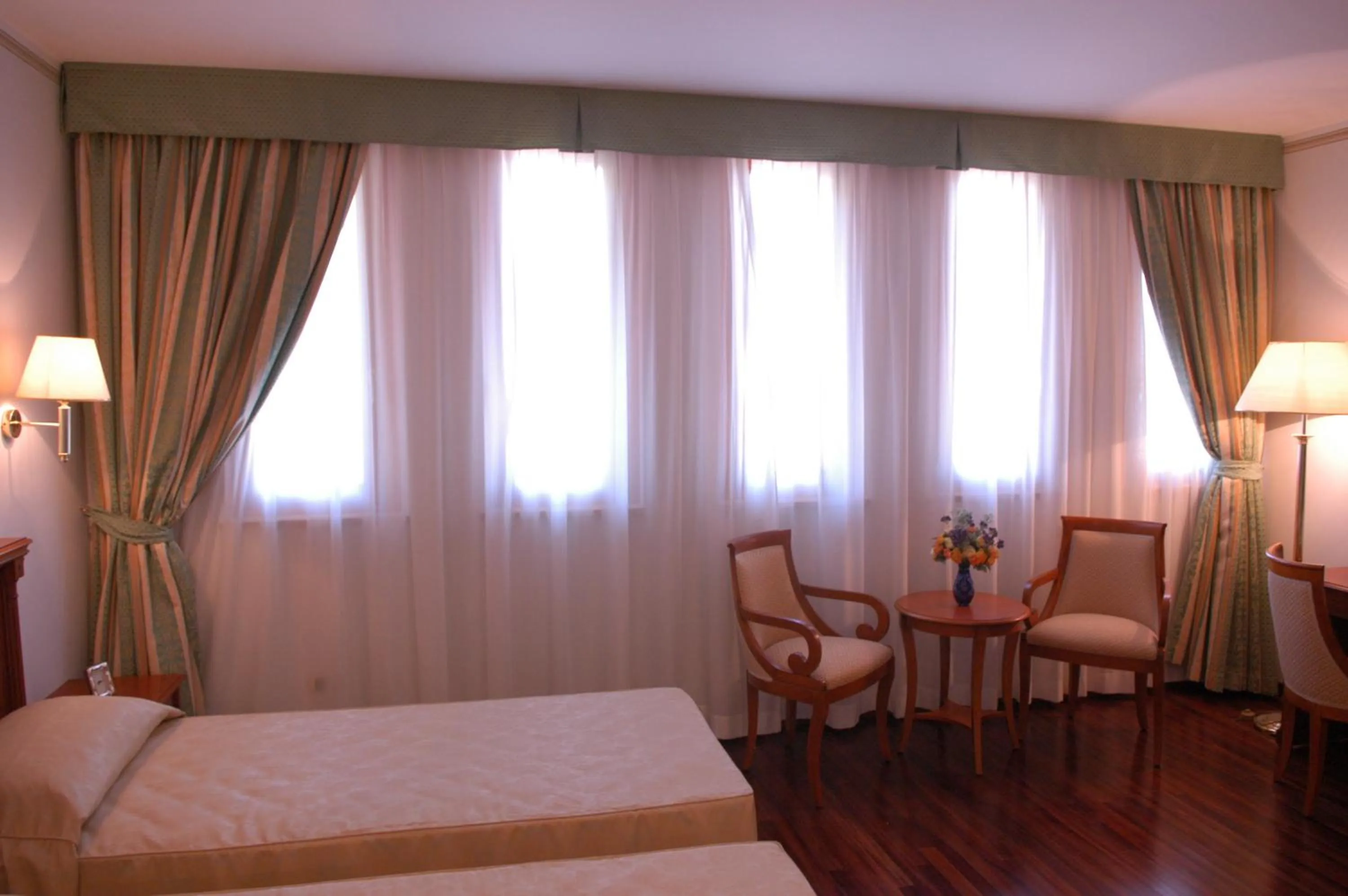 Photo of the whole room in Pilgrim's Hotel