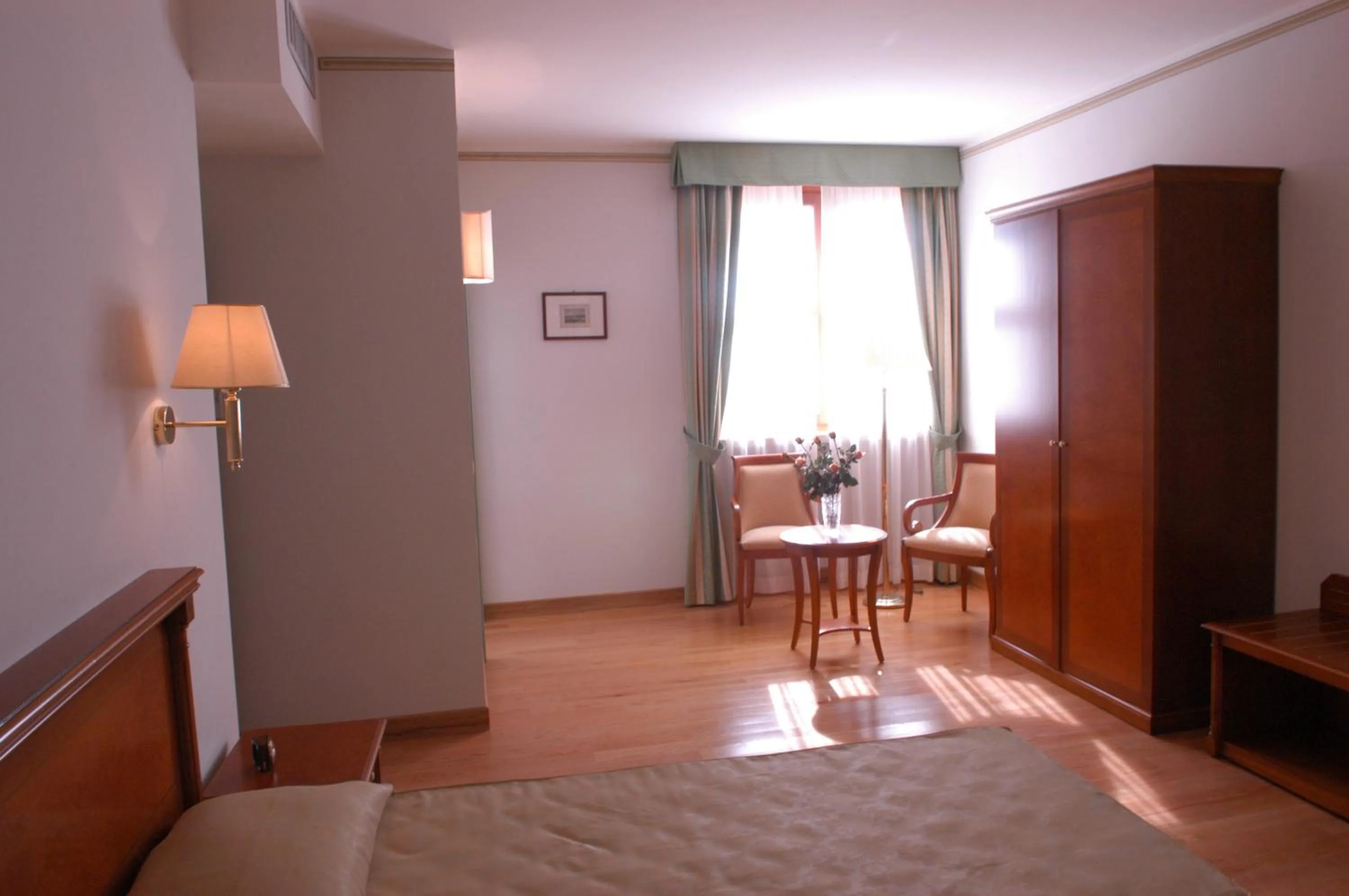 Photo of the whole room in Pilgrim's Hotel