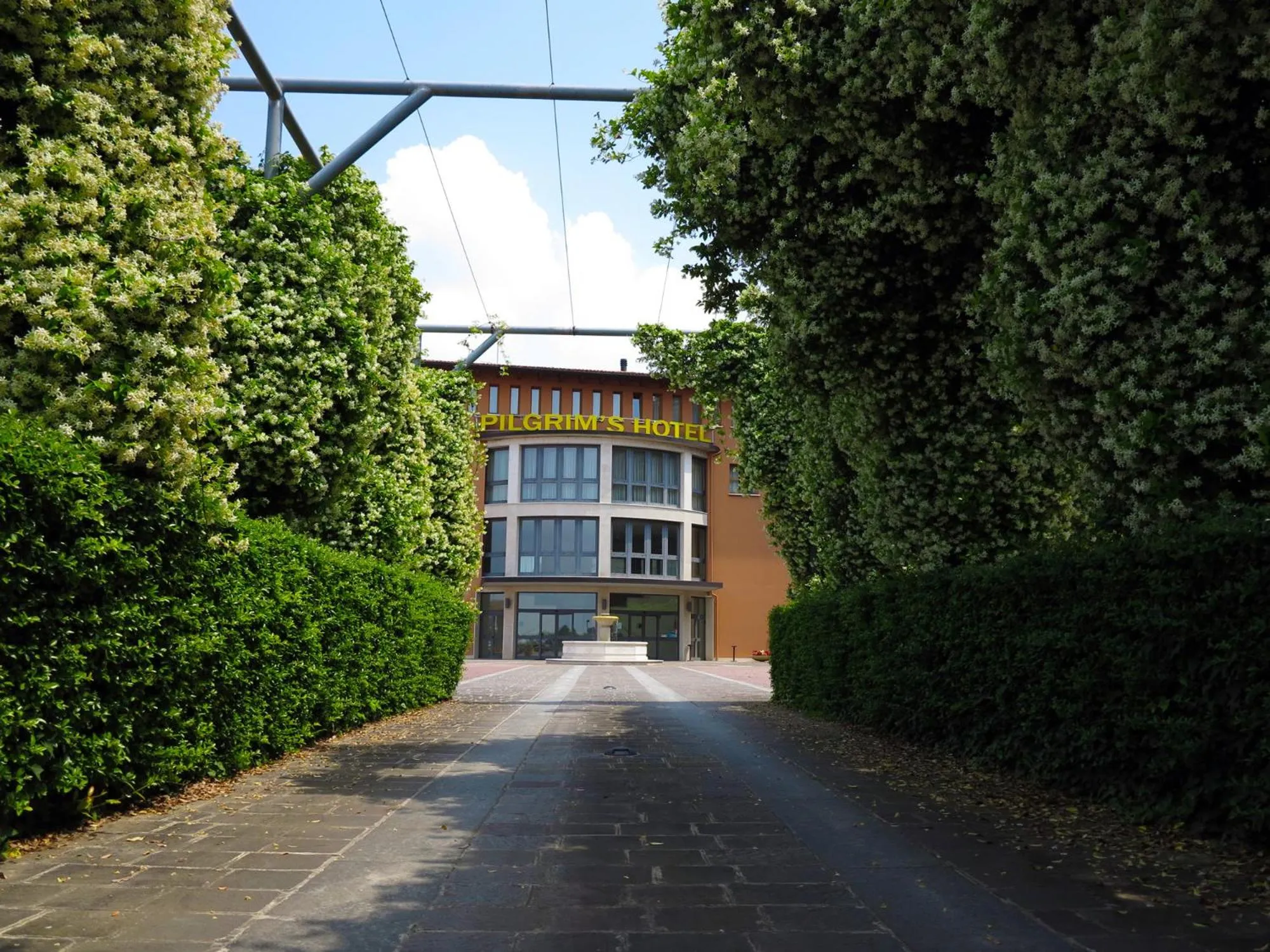 Property building in Pilgrim's Hotel